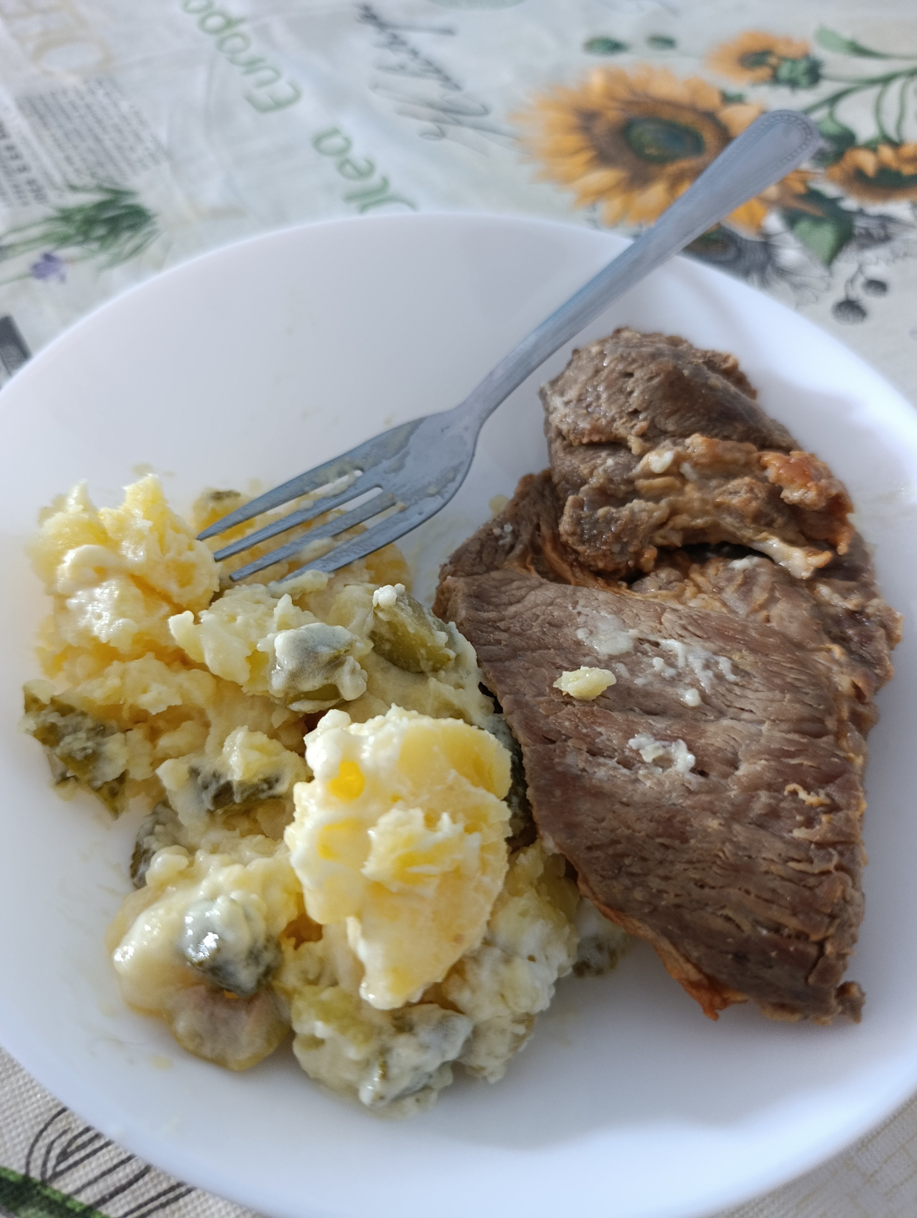 carne con ensalada rusa