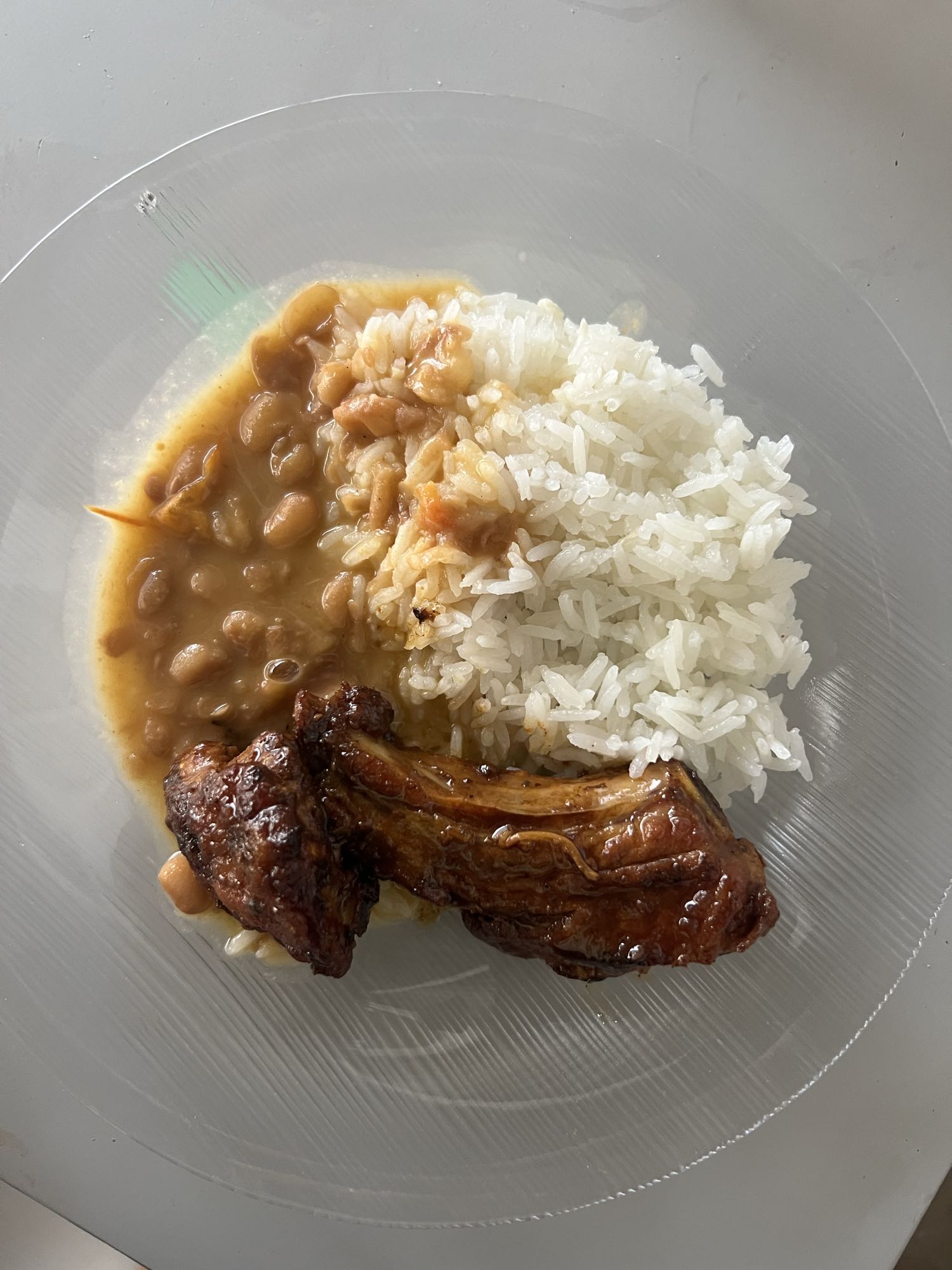Arroz, feijão e costela