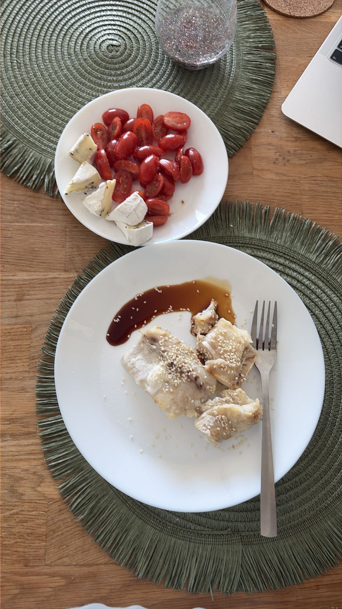 Курица с томатами и сыром