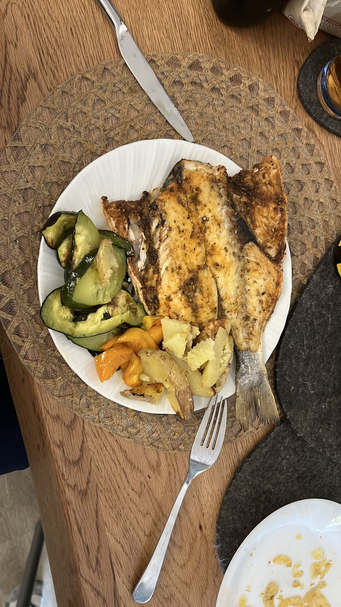 Pesce grigliato e verdure