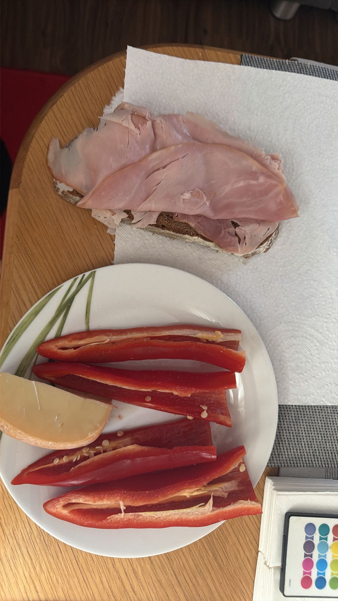 Schinkenbrot mit Paprika