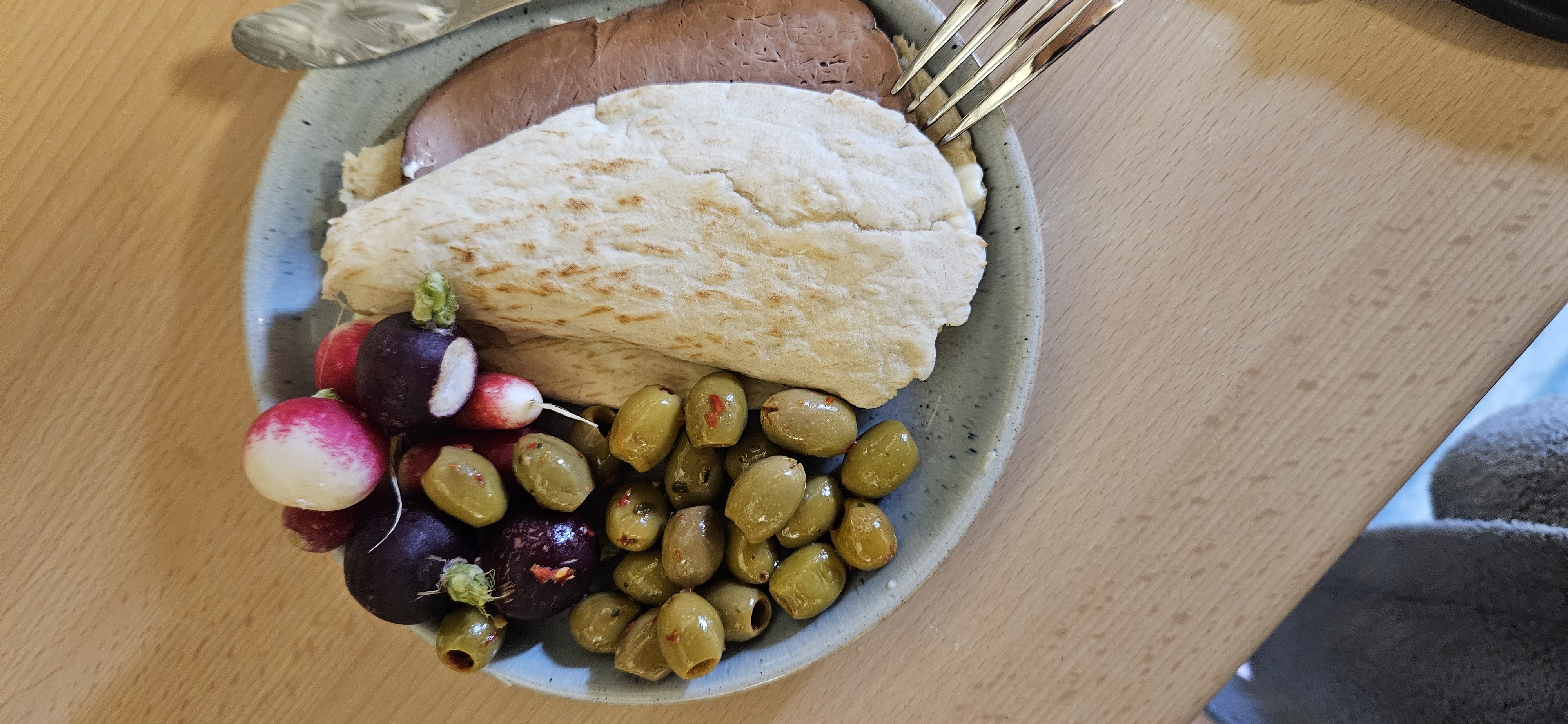Flatbread Roast Beef Plate