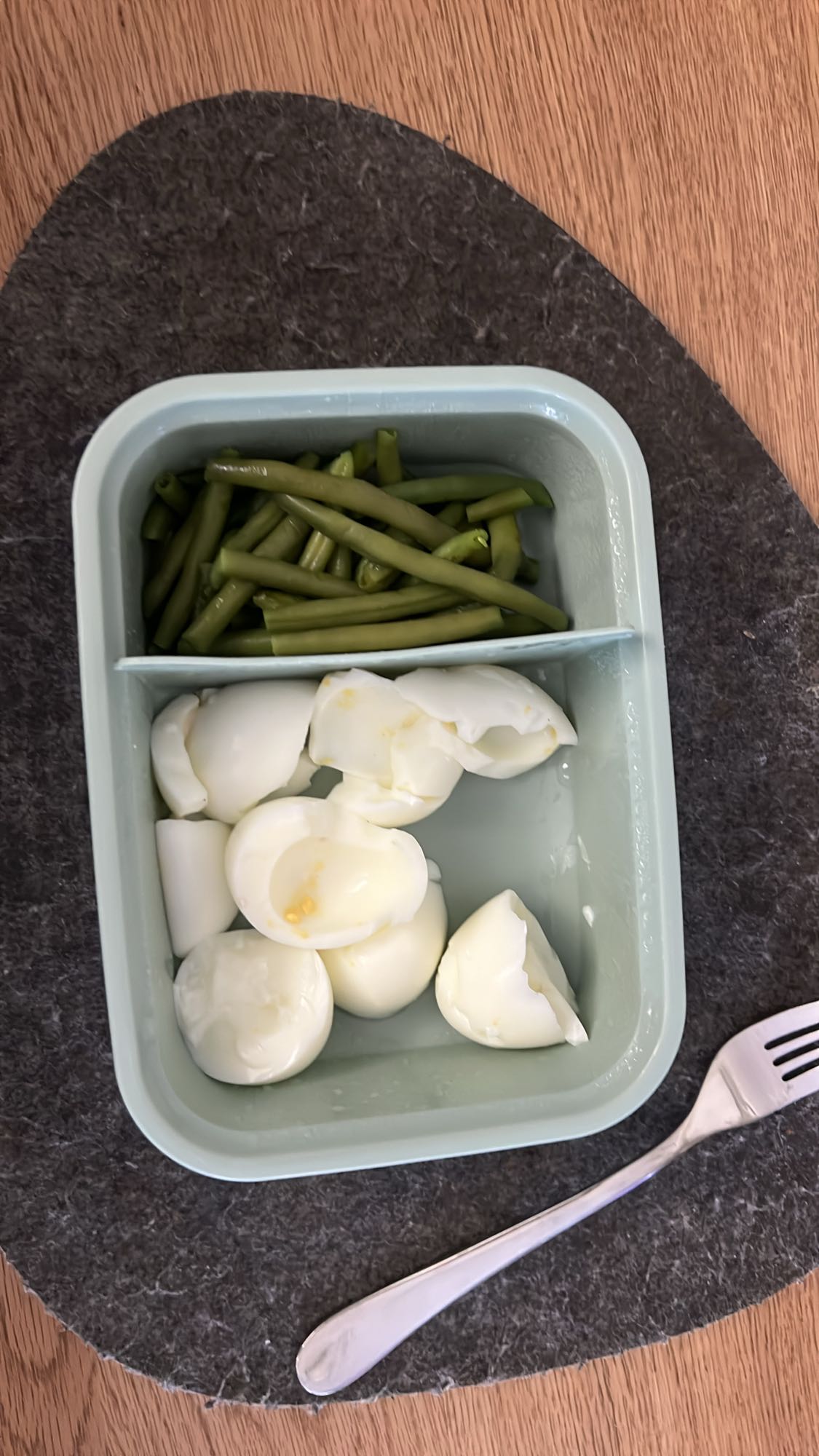 Uova sode e fagiolini
