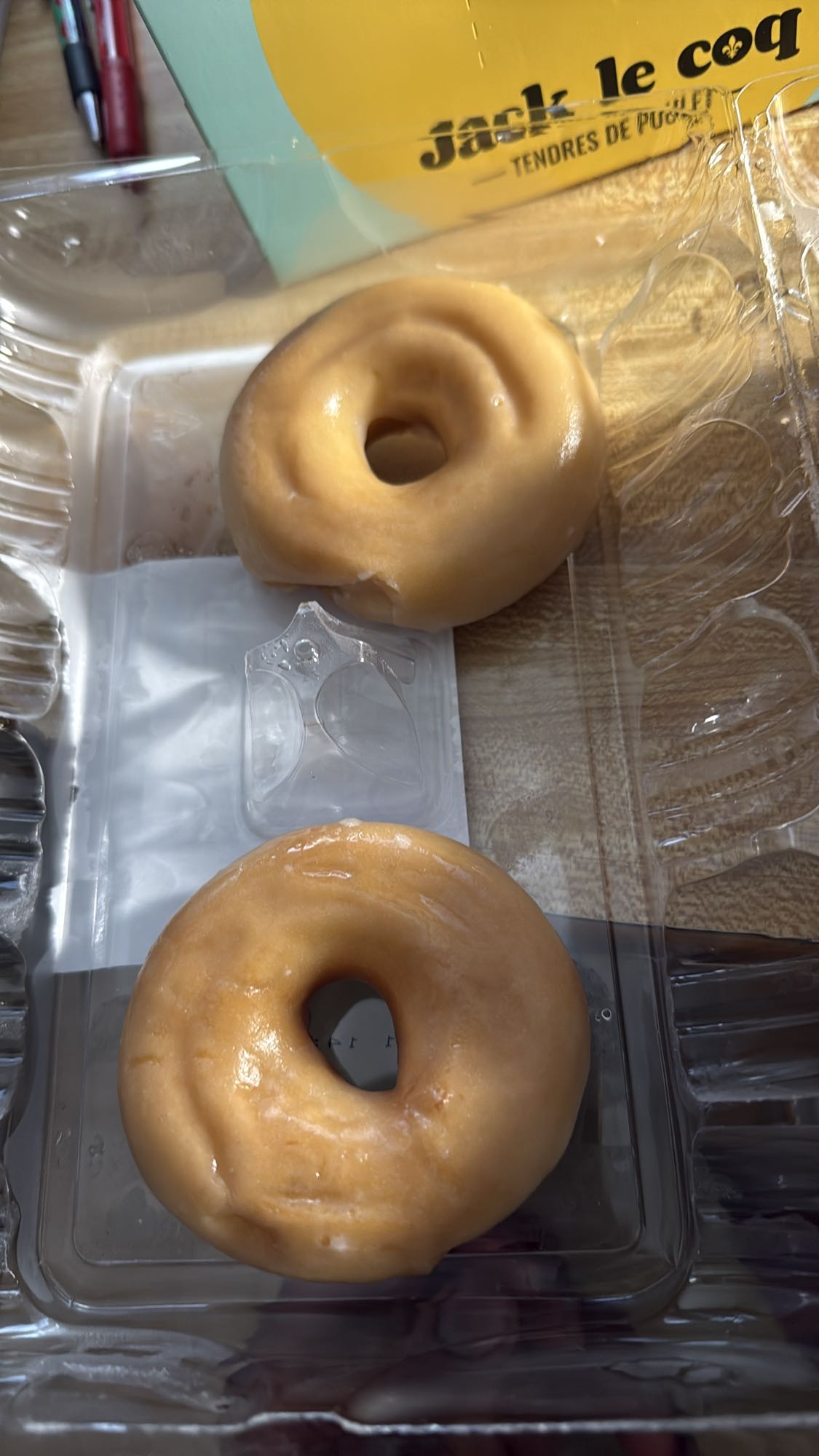 Deux donuts glacés