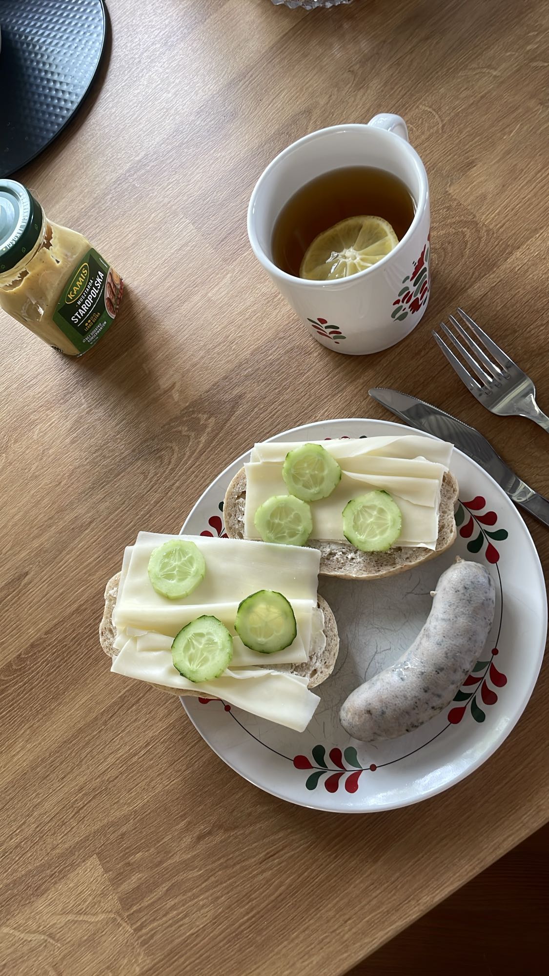 Kanapki z serem i biała