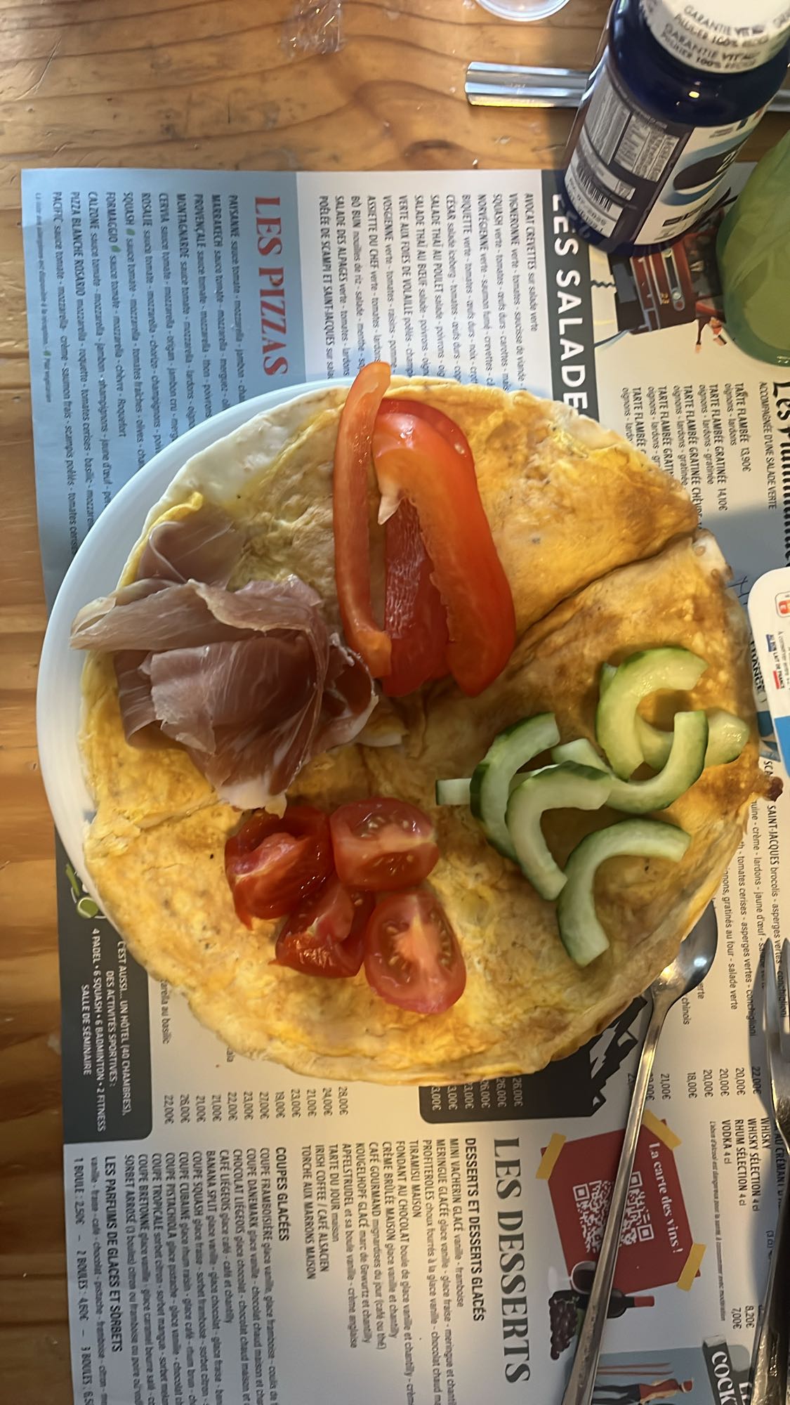 Omelette au jambon cru