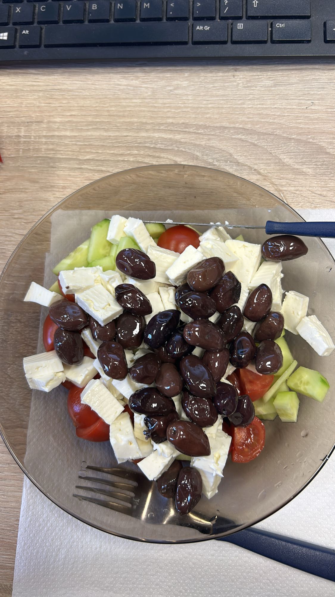 Salată cu feta și măsline