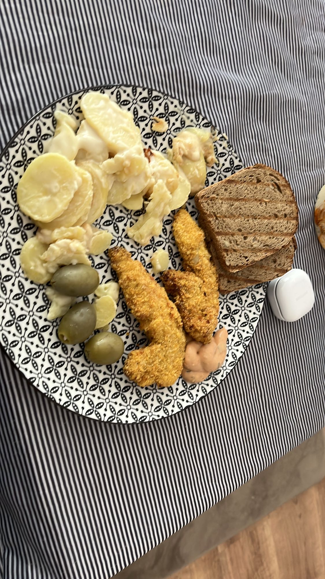 Панирано пиле с гарнитура
