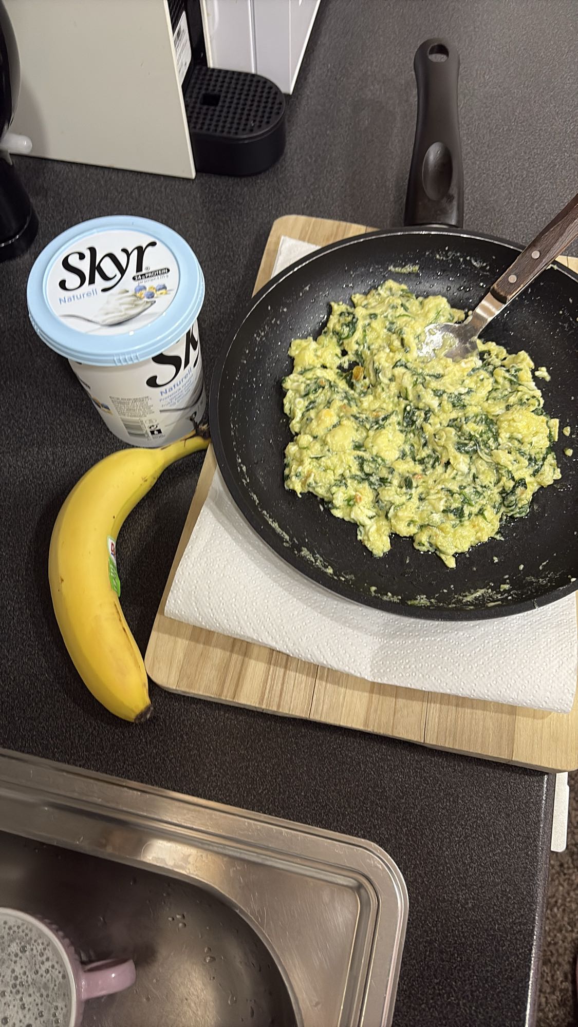 Eggerøre med skyr og banan
