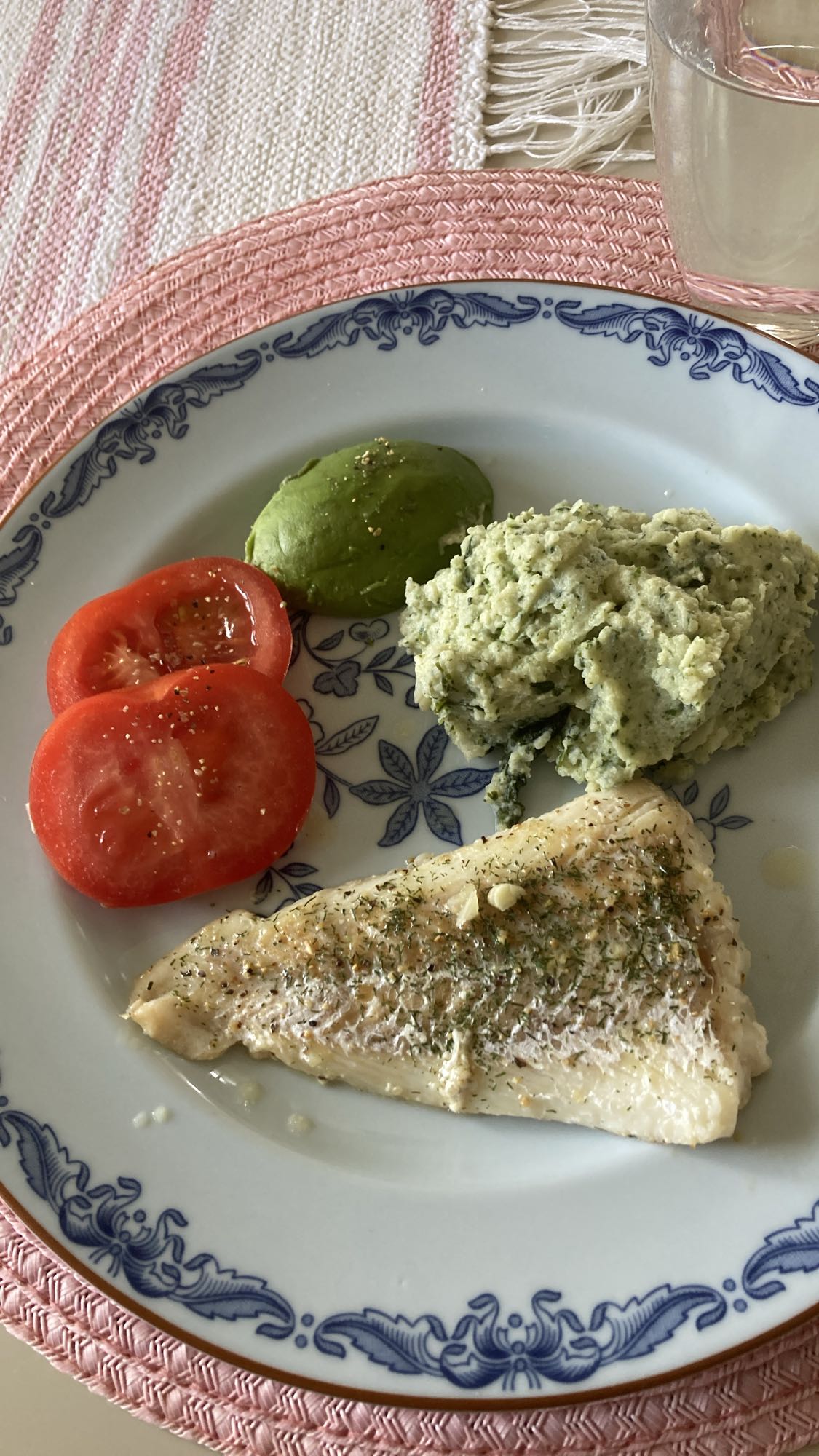 Fisk med avokado