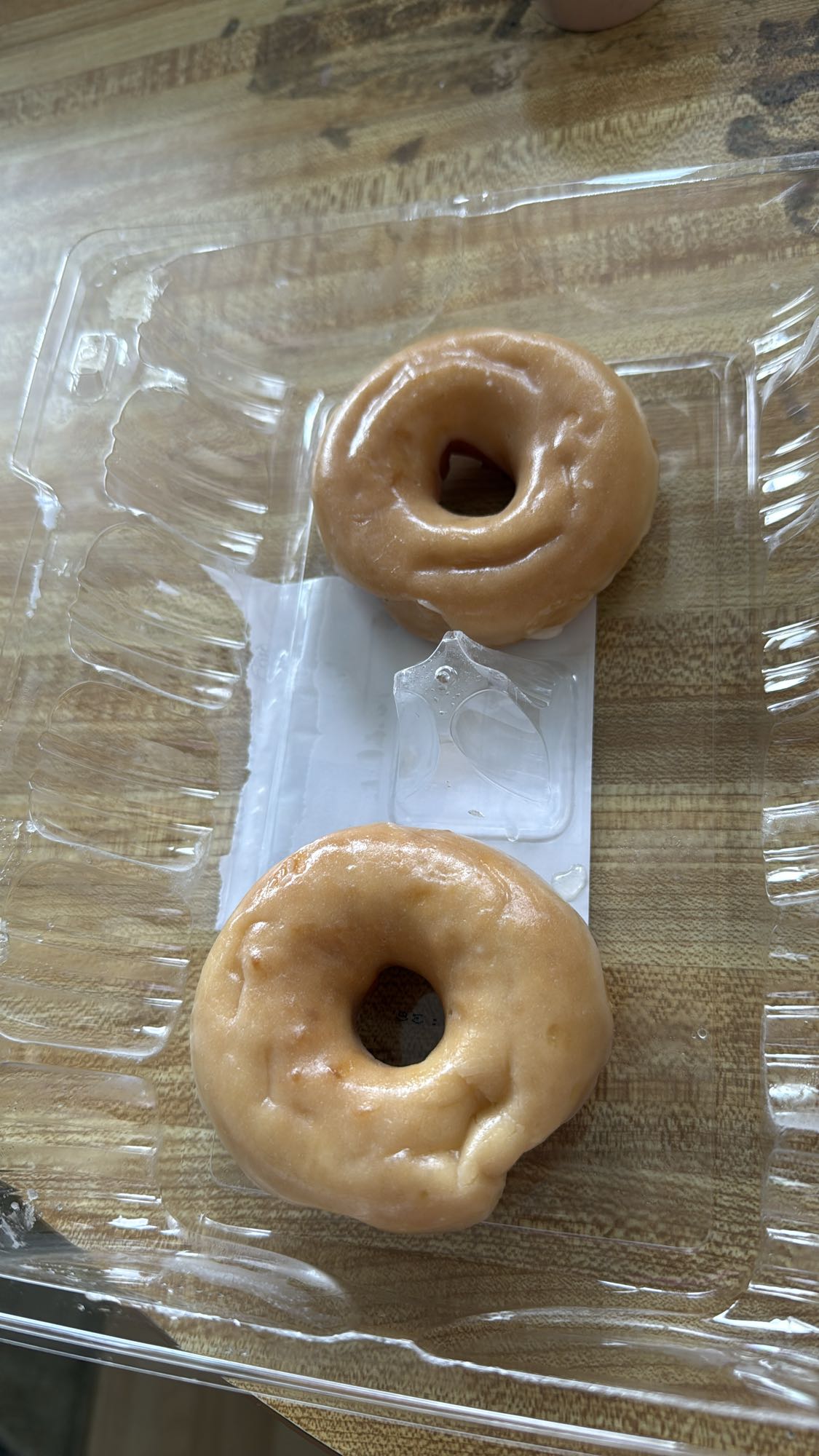Deux donuts glacés