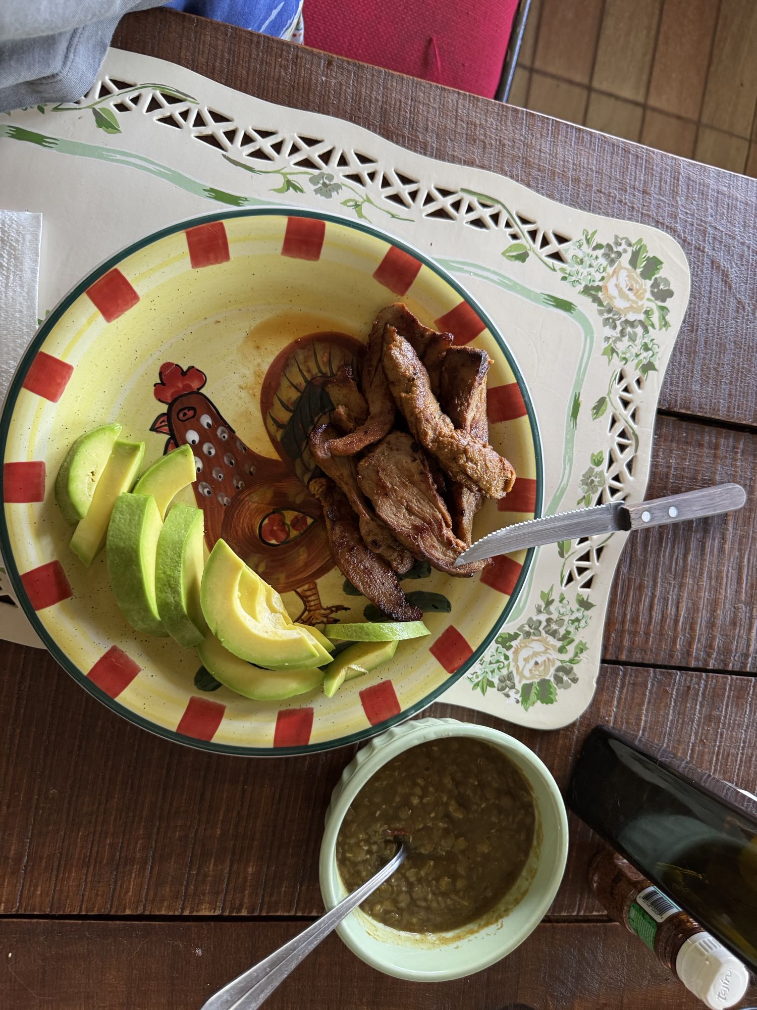 cerdo con aguacate