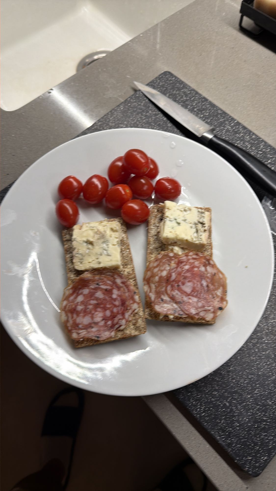 Kanapki z salami i serem