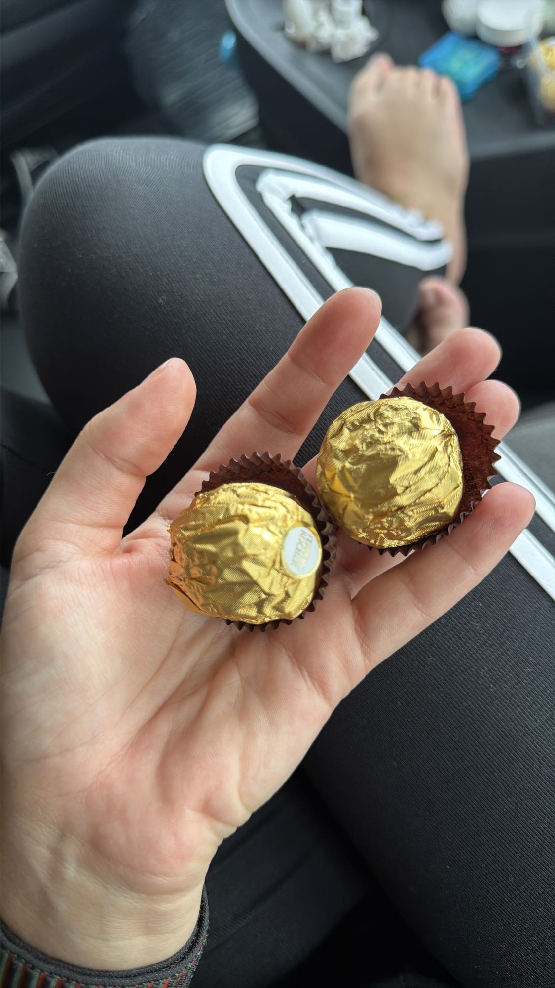 2 bomboane Ferrero