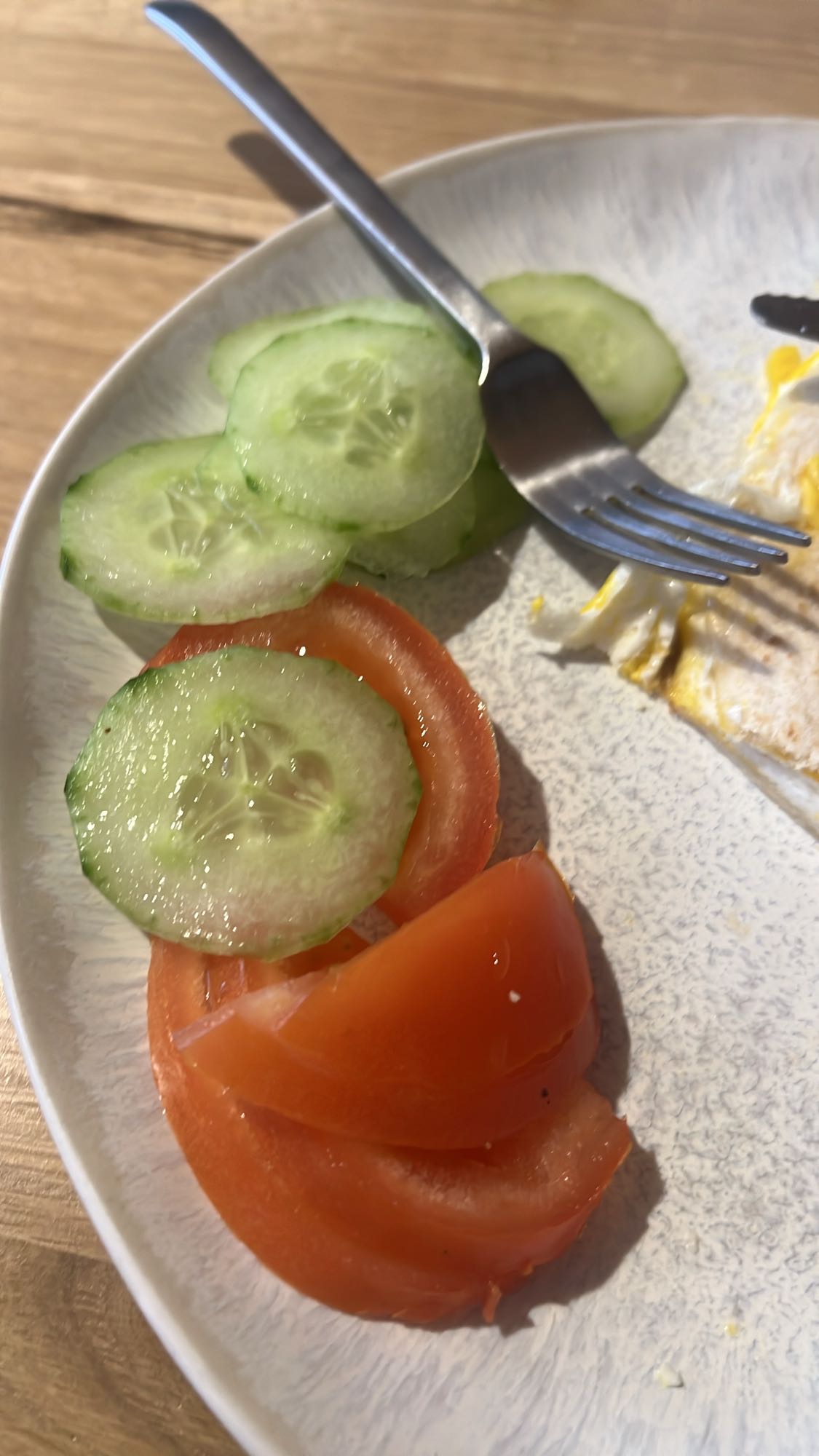 Gurkensalat mit Ei