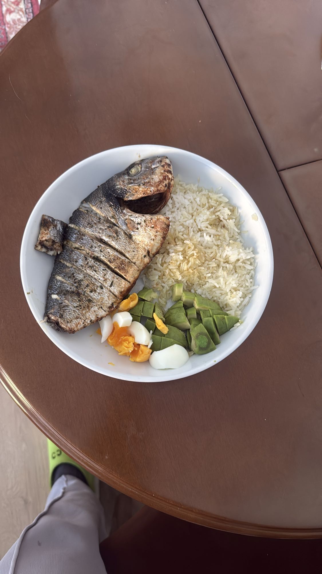 pescado con arroz