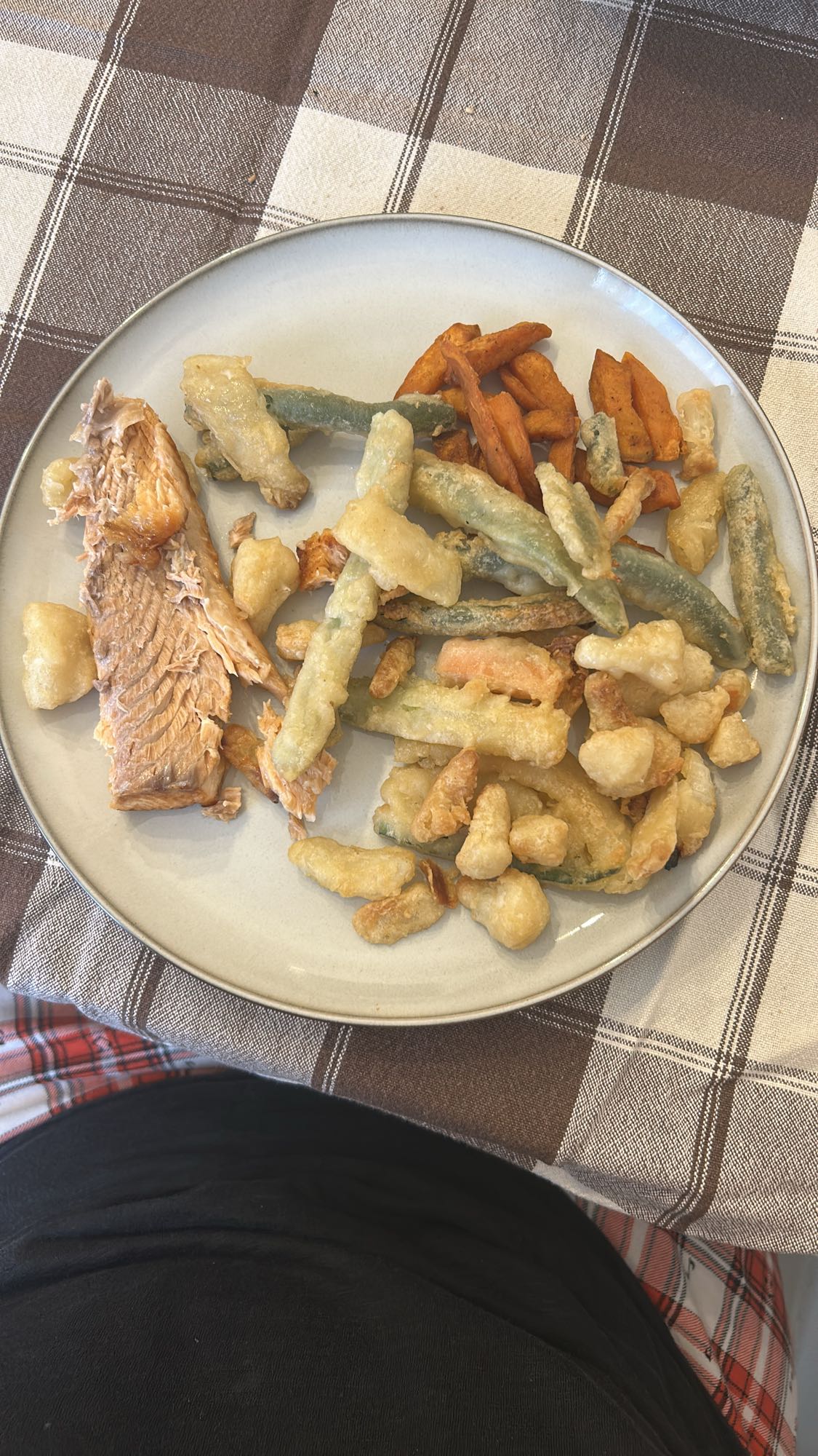 Somon cu legume pane
