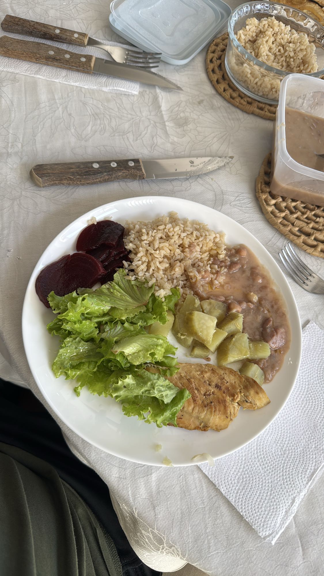 Prato com frango e arroz