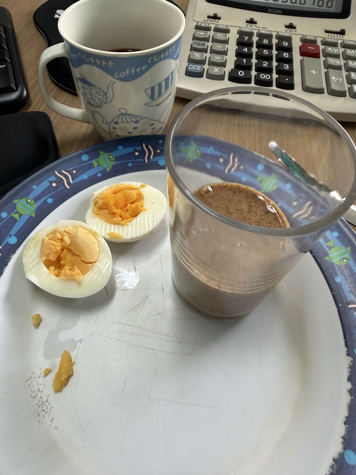 Ovos com café e vitamina