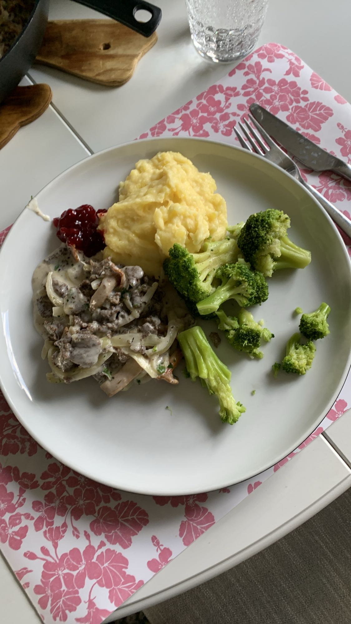 Mos med kött och broccoli