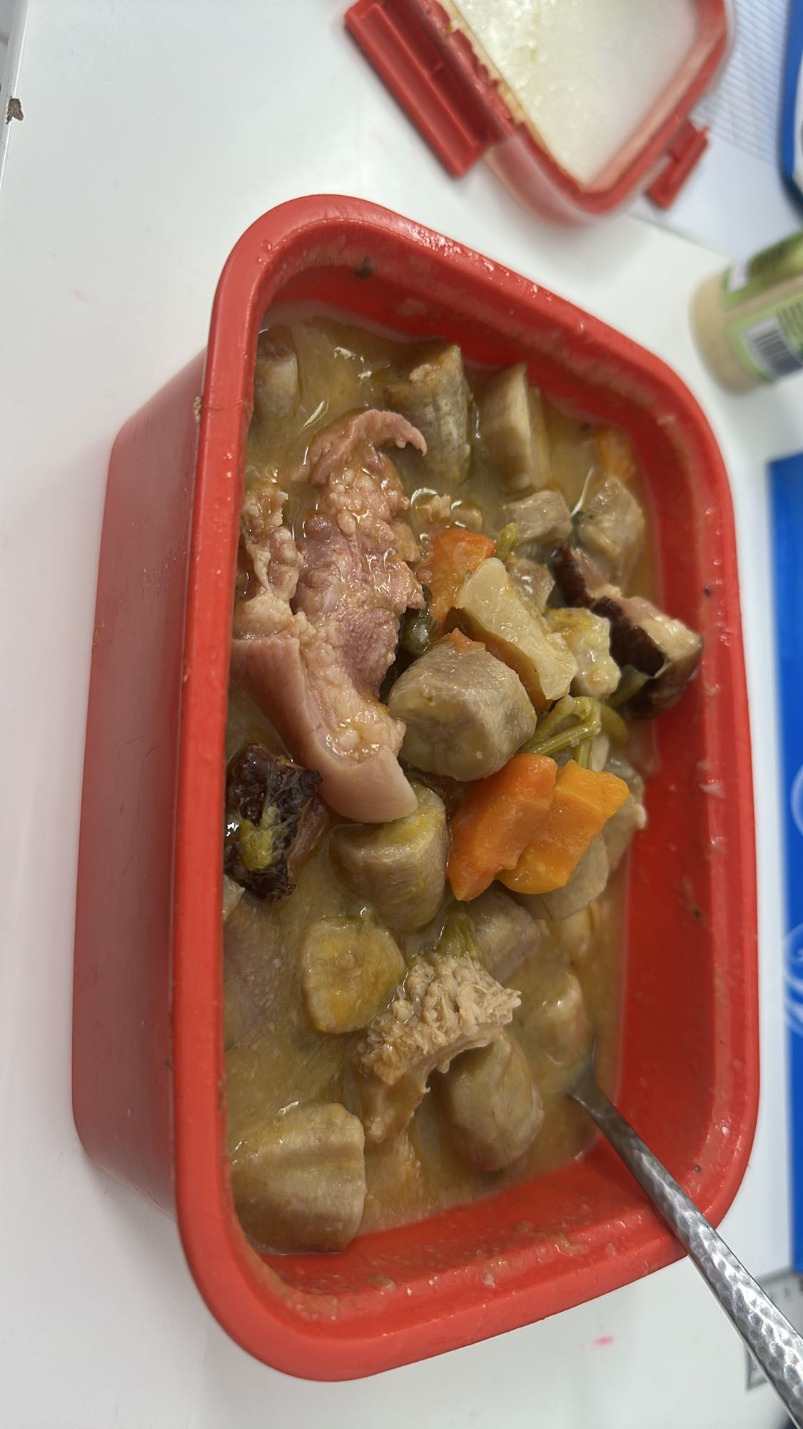 Ragoût de porc et taro