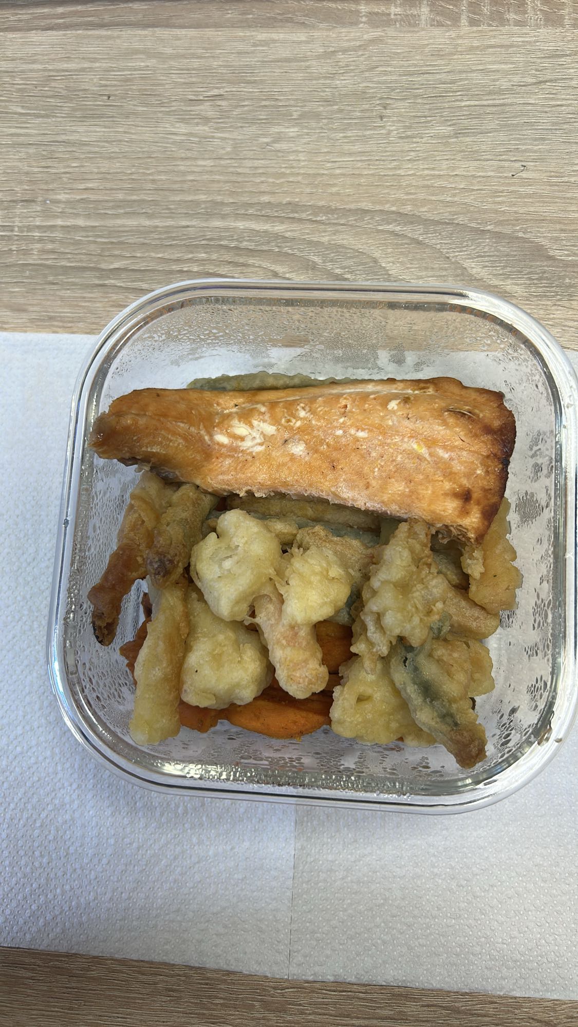 Somon cu legume pane