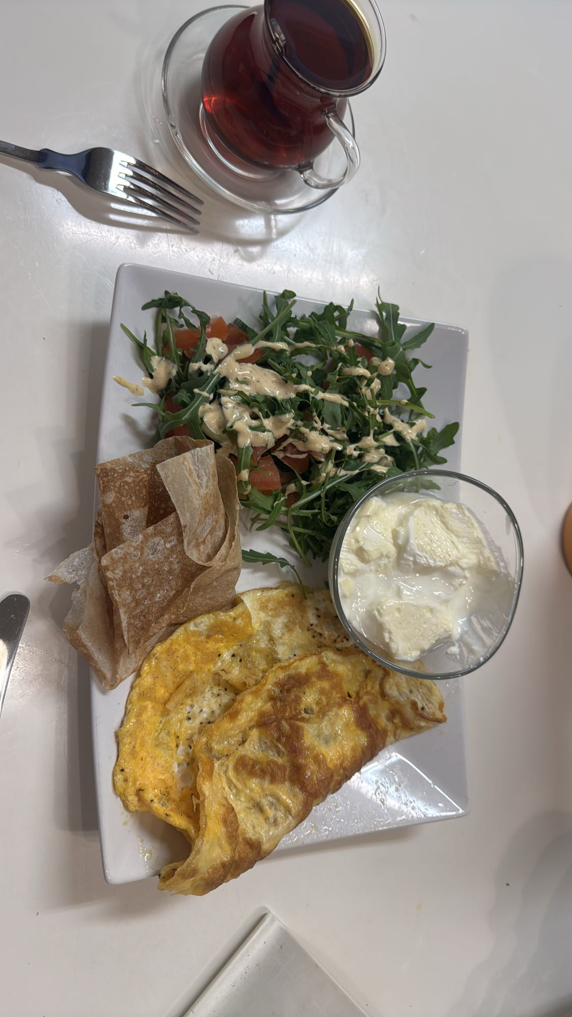 Omelett med sallad