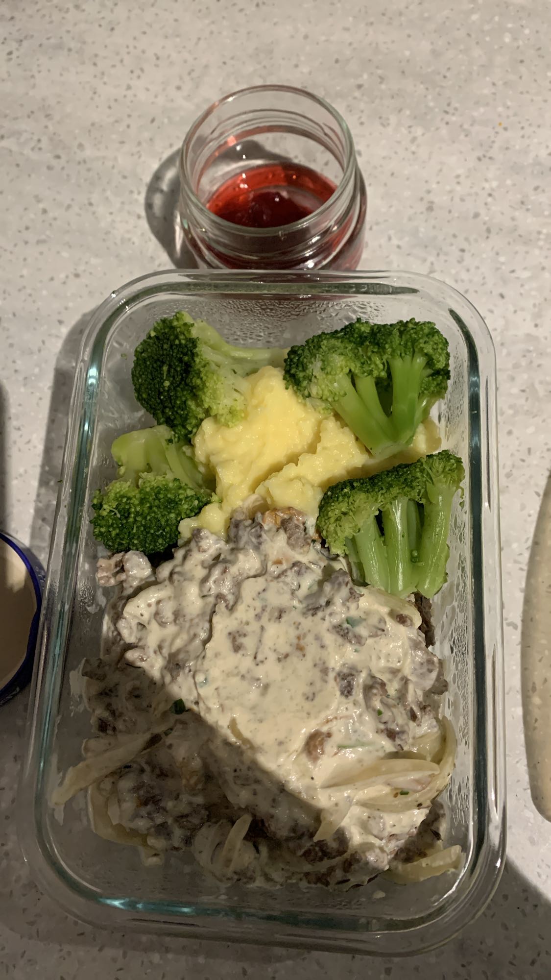 Potatismos med älgskavsgryta och rårörda lingon