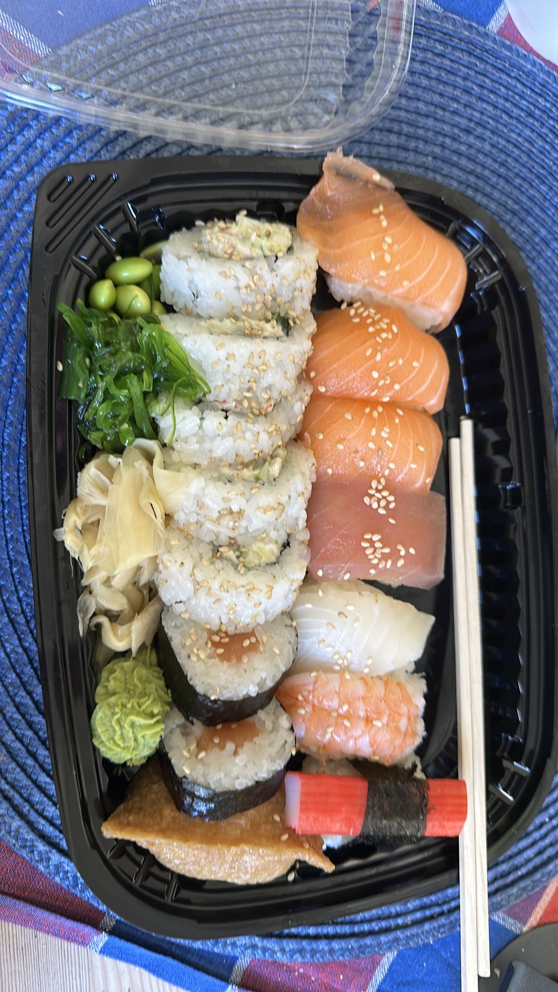 Sushimix med lax