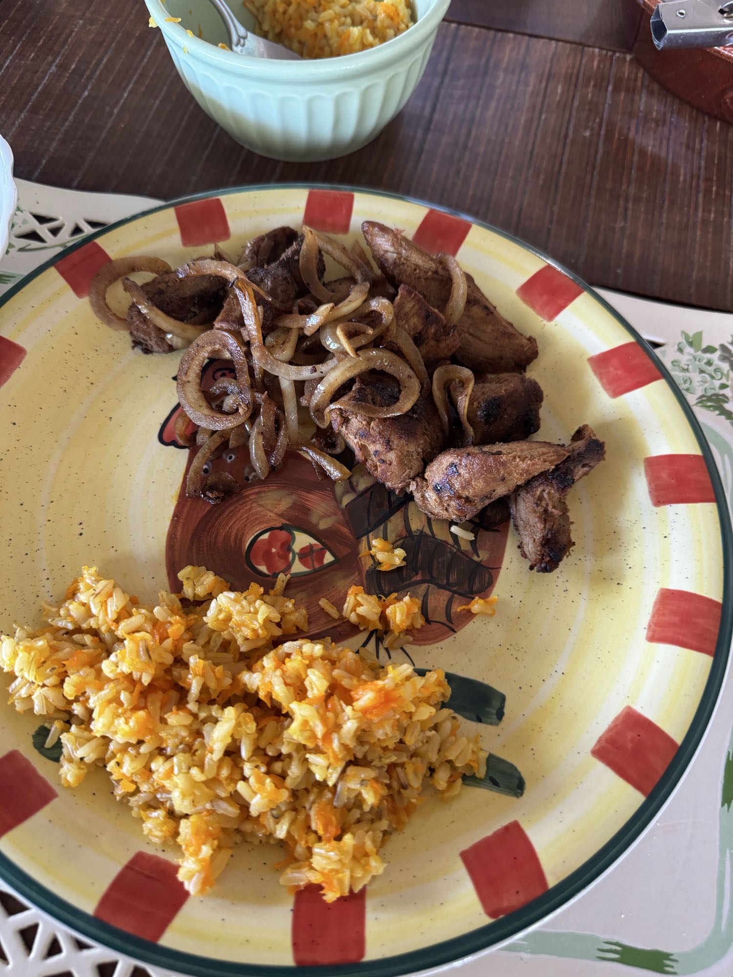 pollo con cebolla y arroz