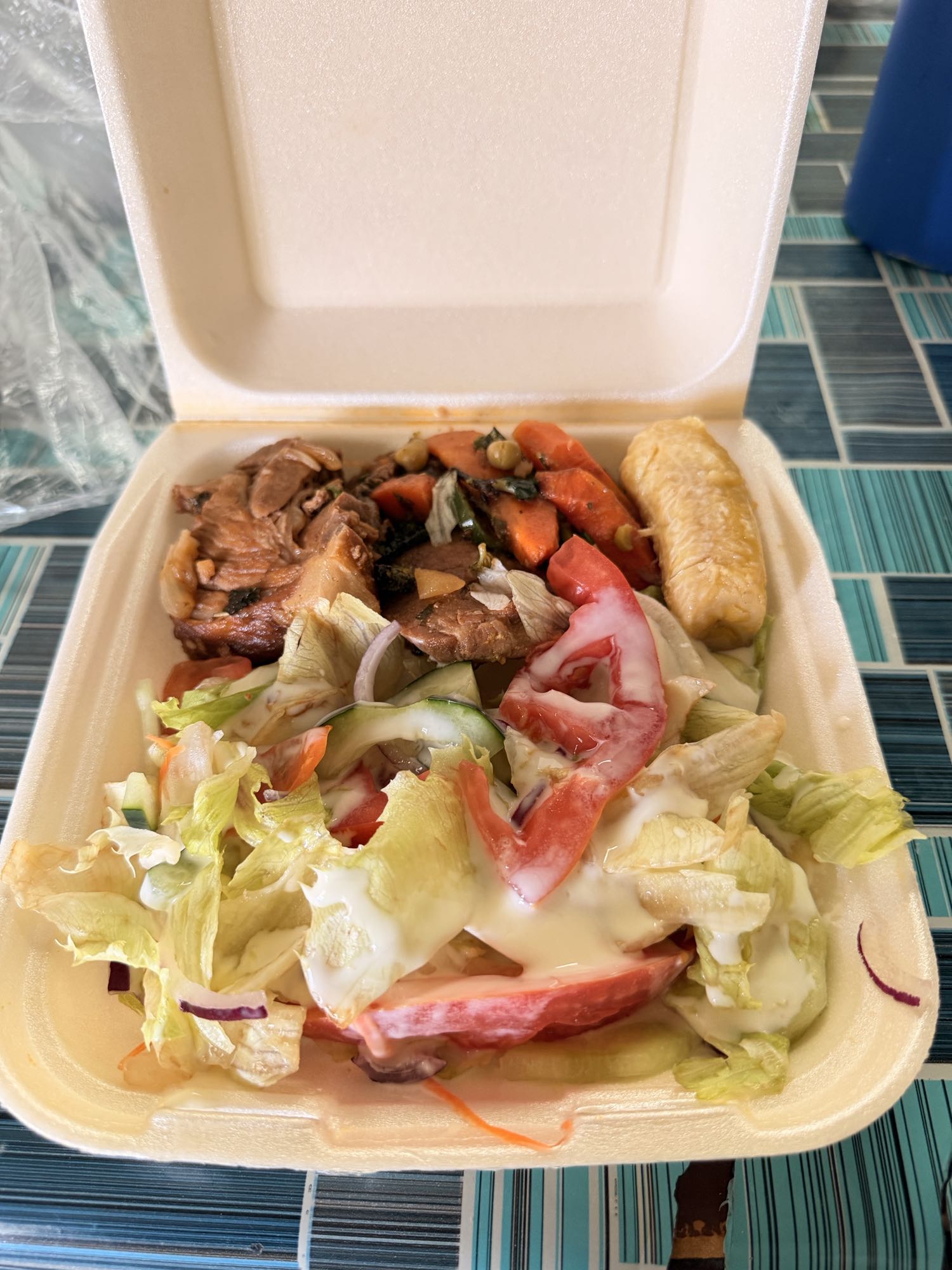 pollo con ensalada