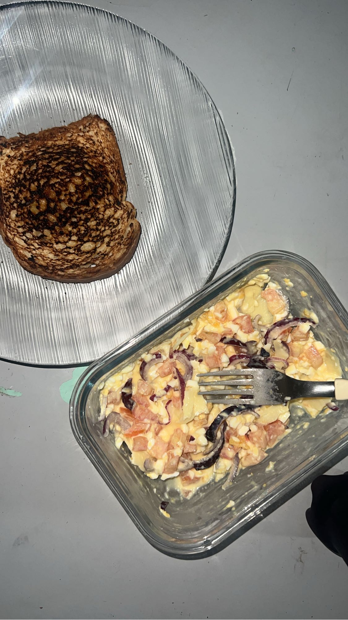 Tosta com salada cremosa
