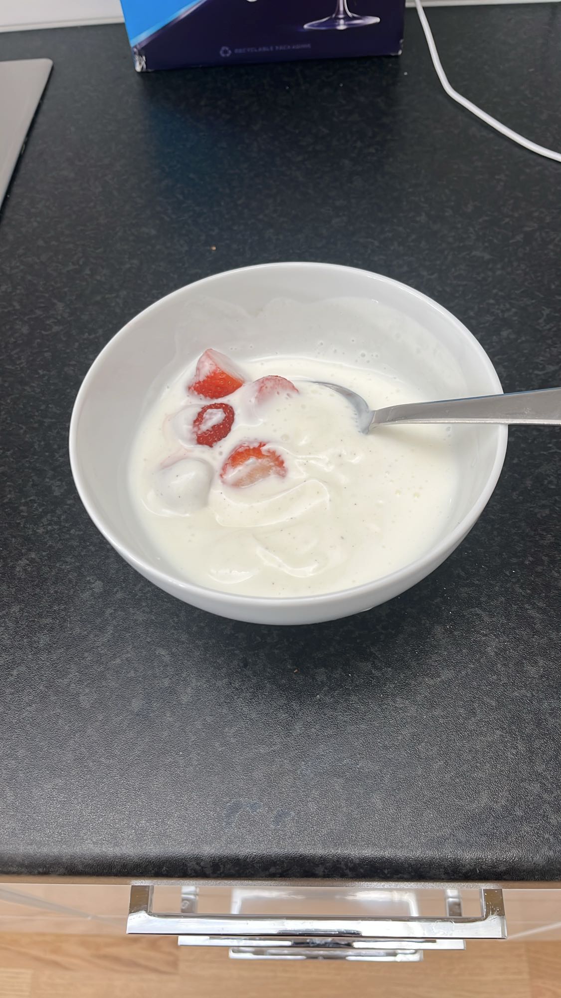 Yoghurt med jordgubbar