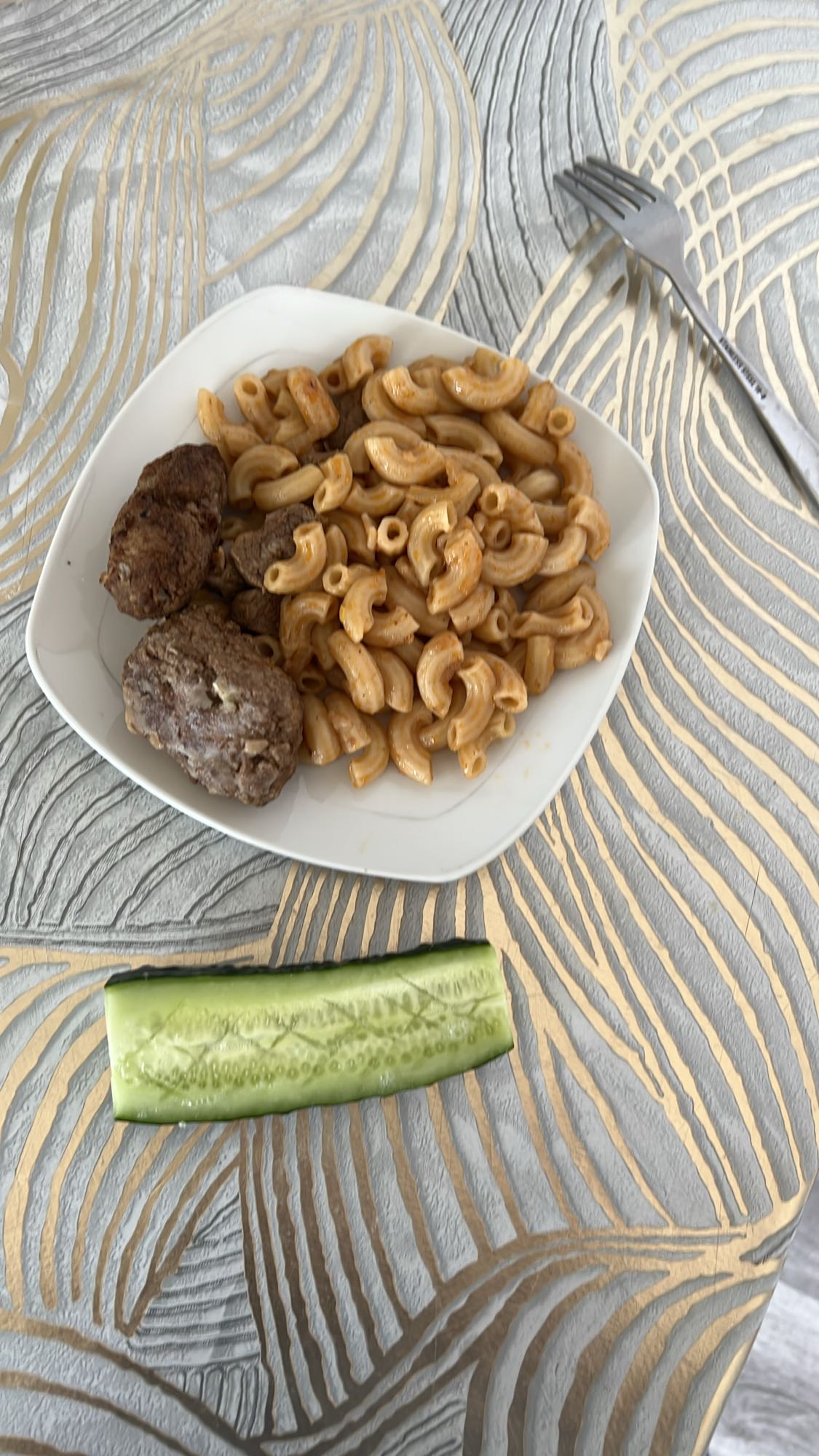 Макароны с котлетами