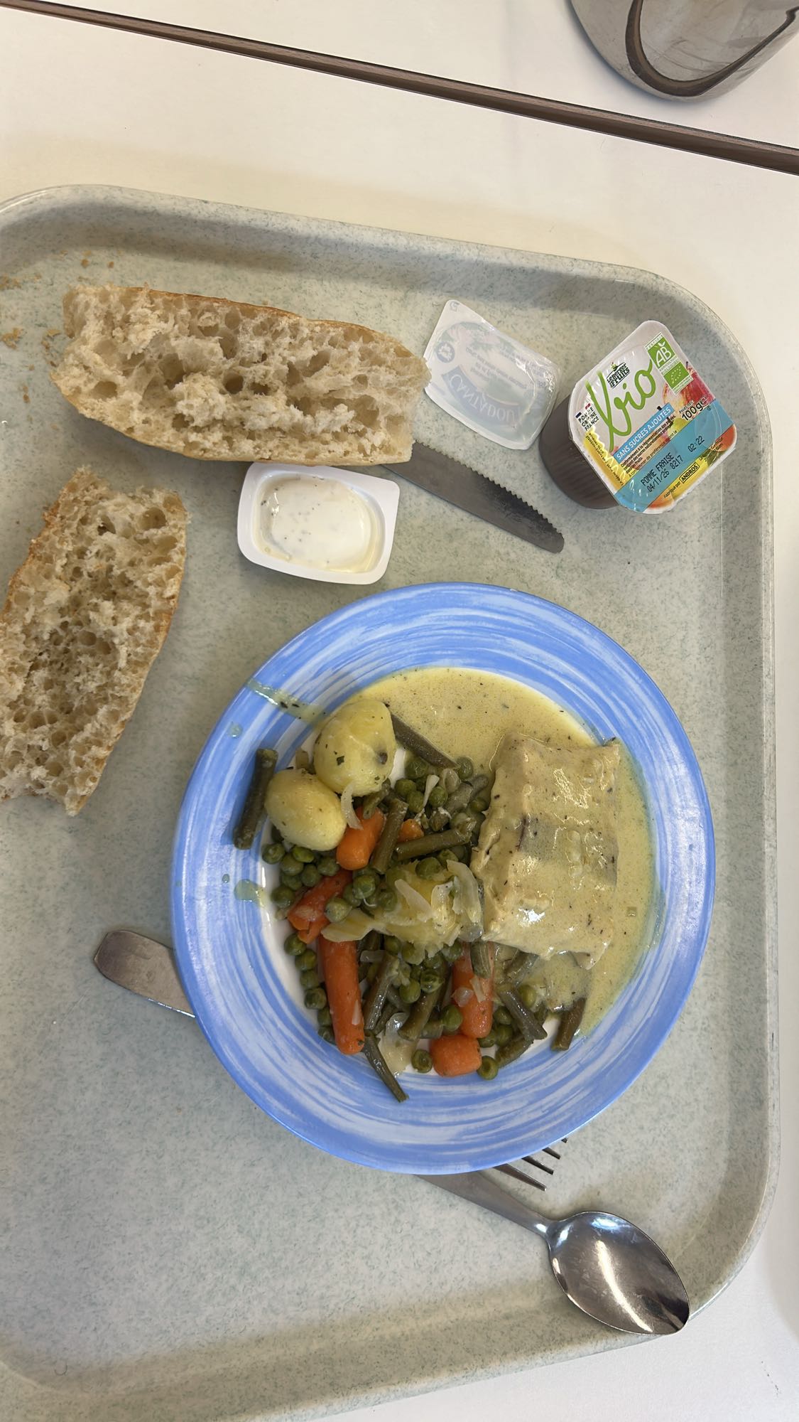 Poisson sauce et légumes