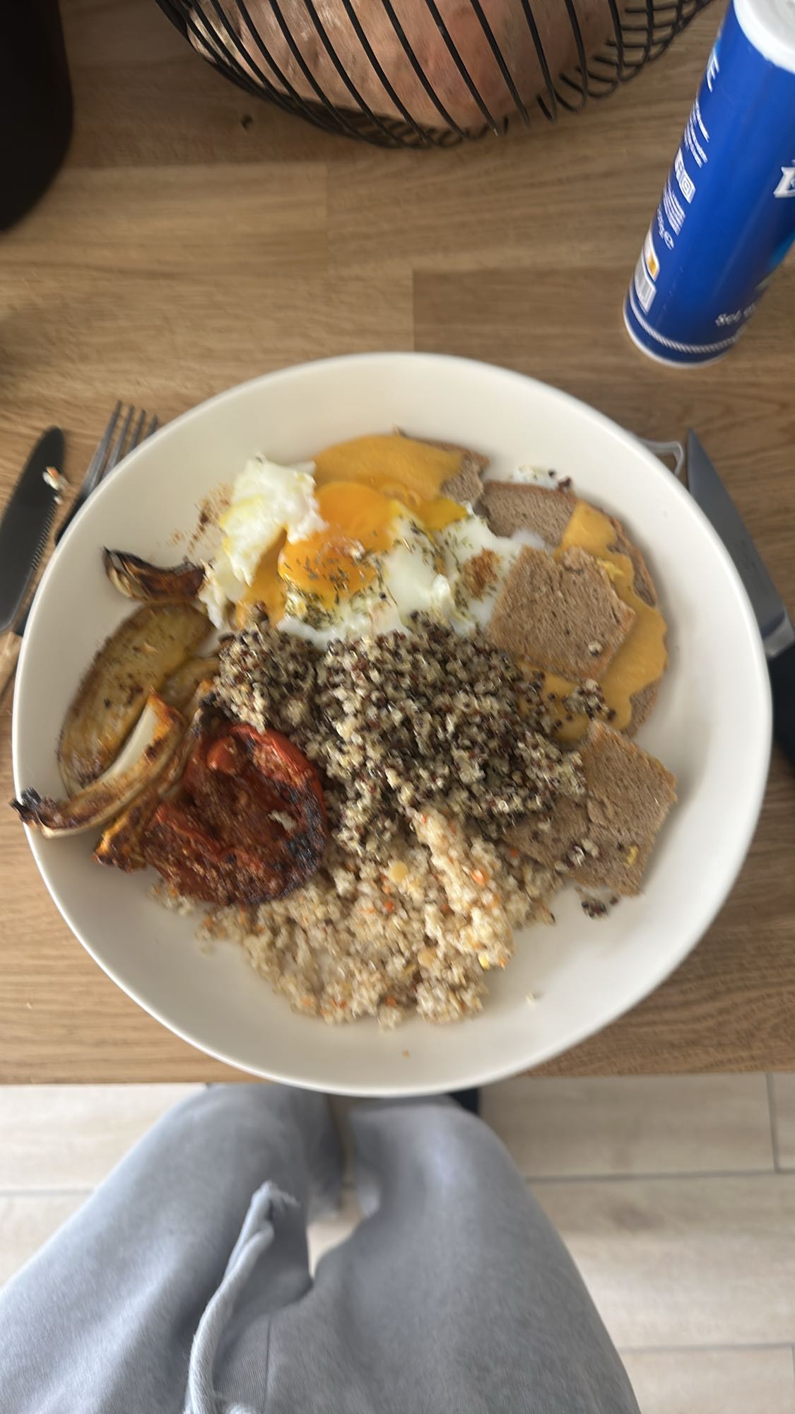 Assiette quinoa et oeufs
