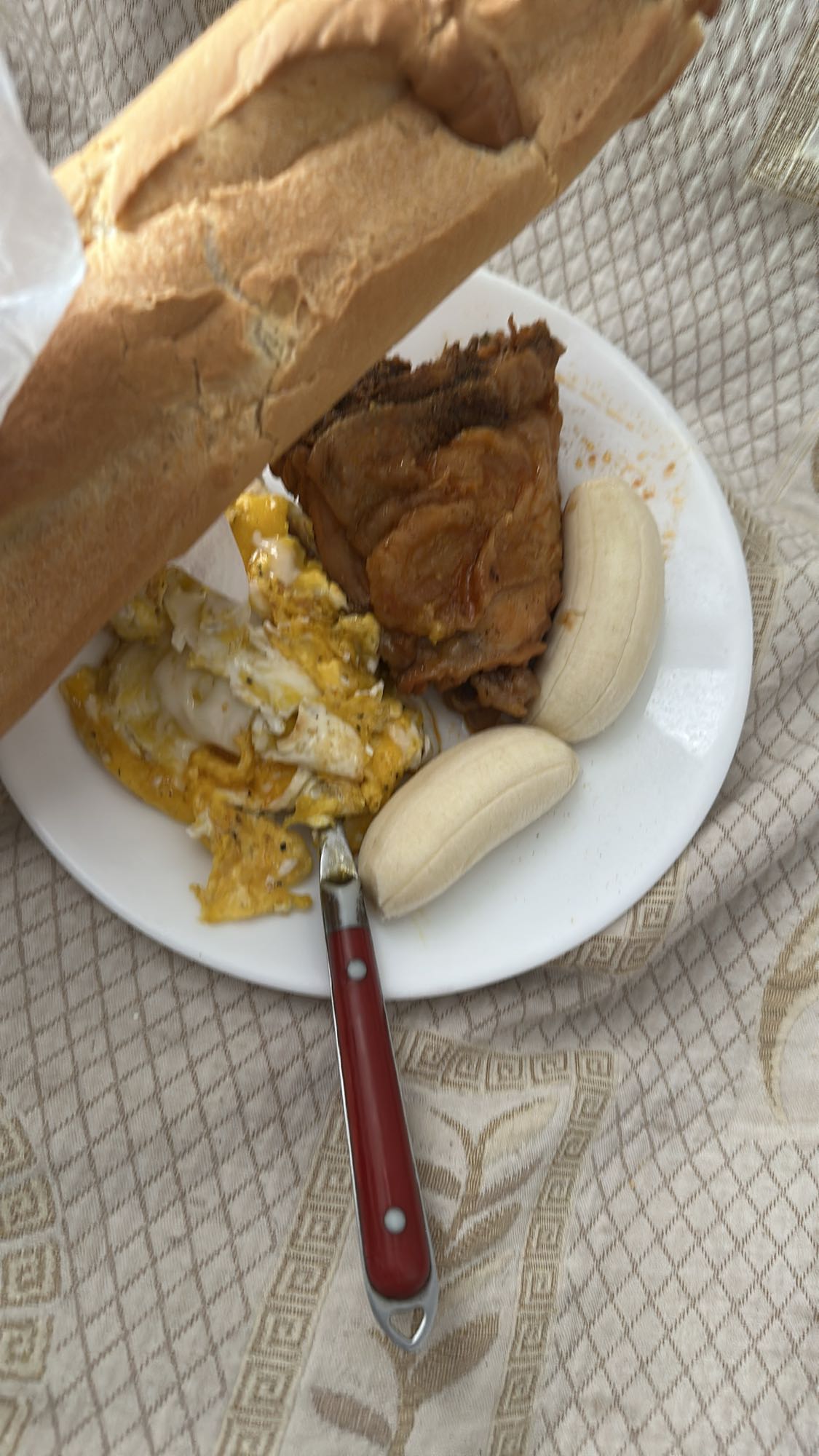 Pain poulet oeufs bananes