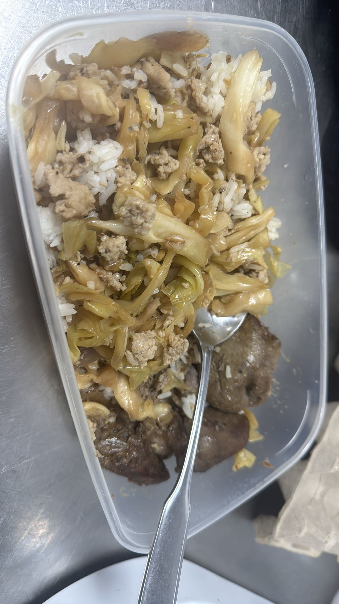 Ris med kål och kött