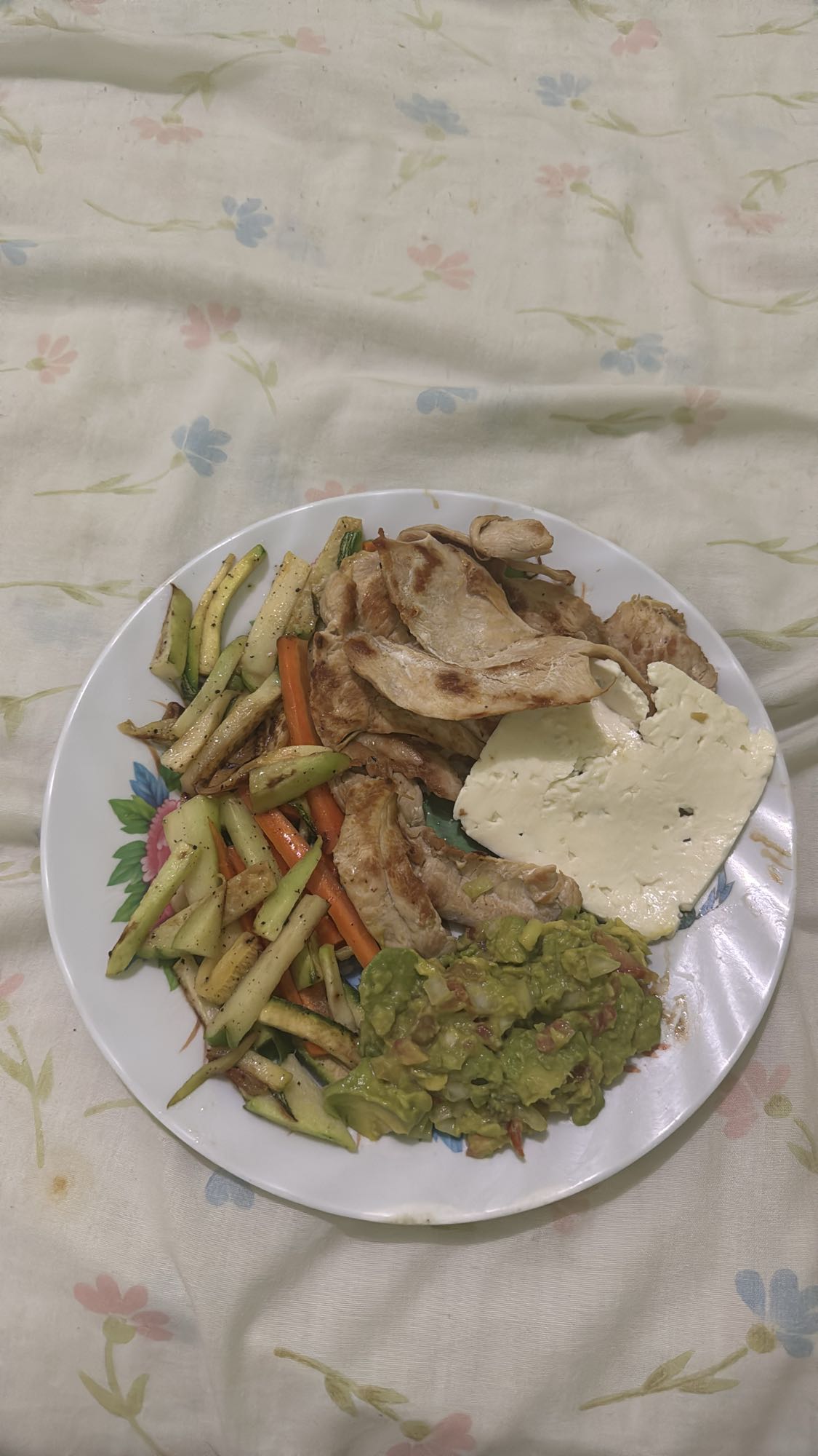 pollo con verduras y queso