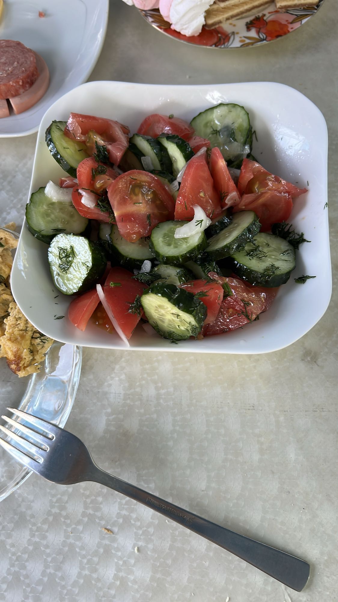 Салат из огурцов и томатов
