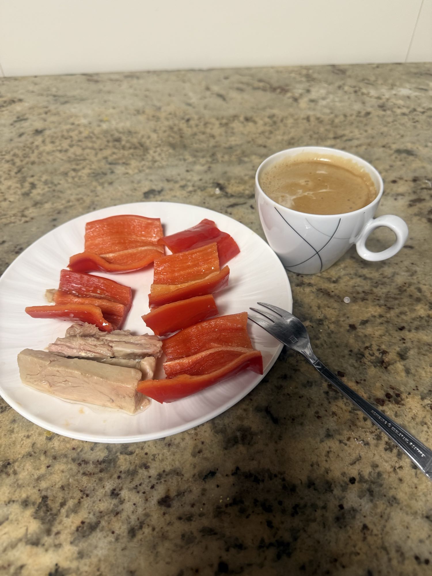 Ardei rosu cu peste si cafea