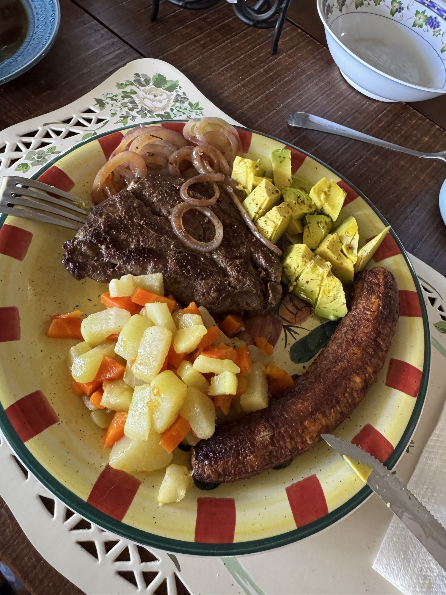 bistec con plátano