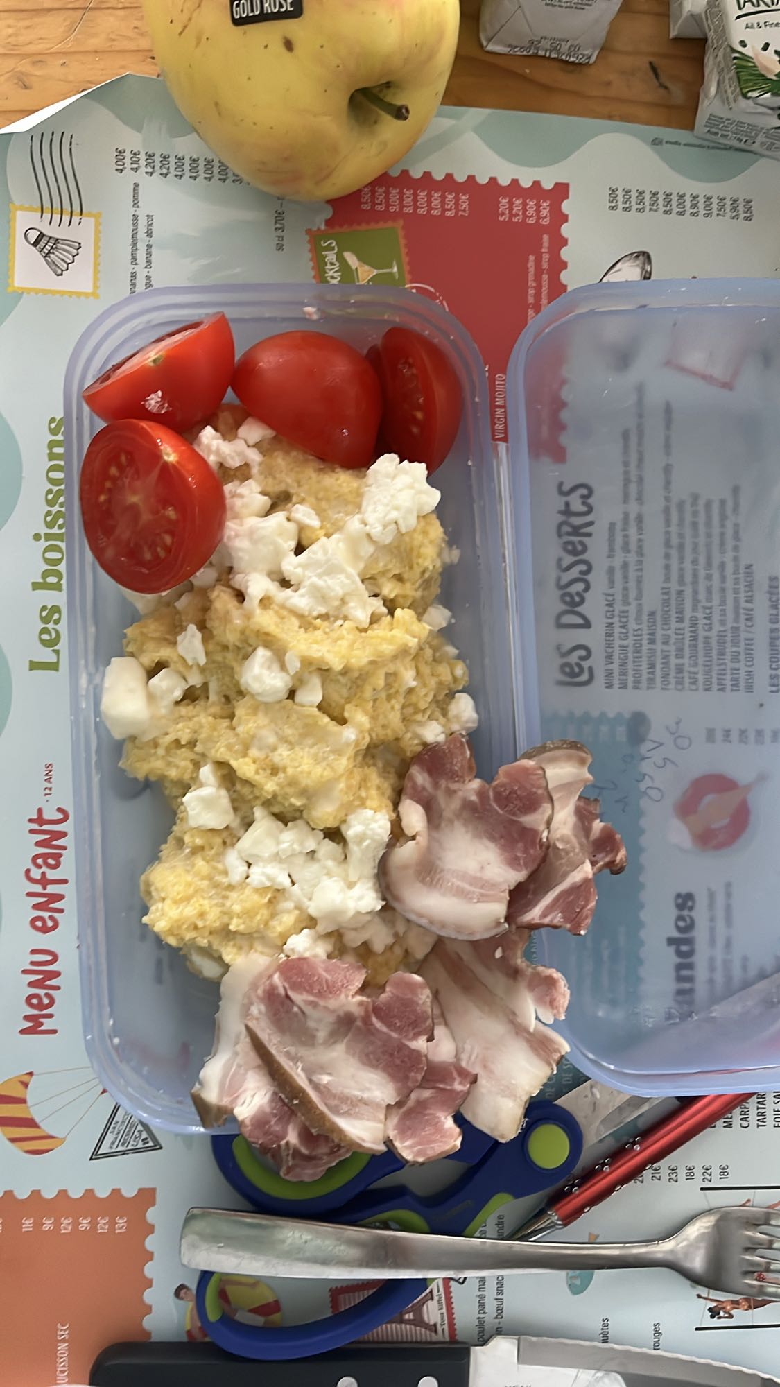 Omelette tomate lardons