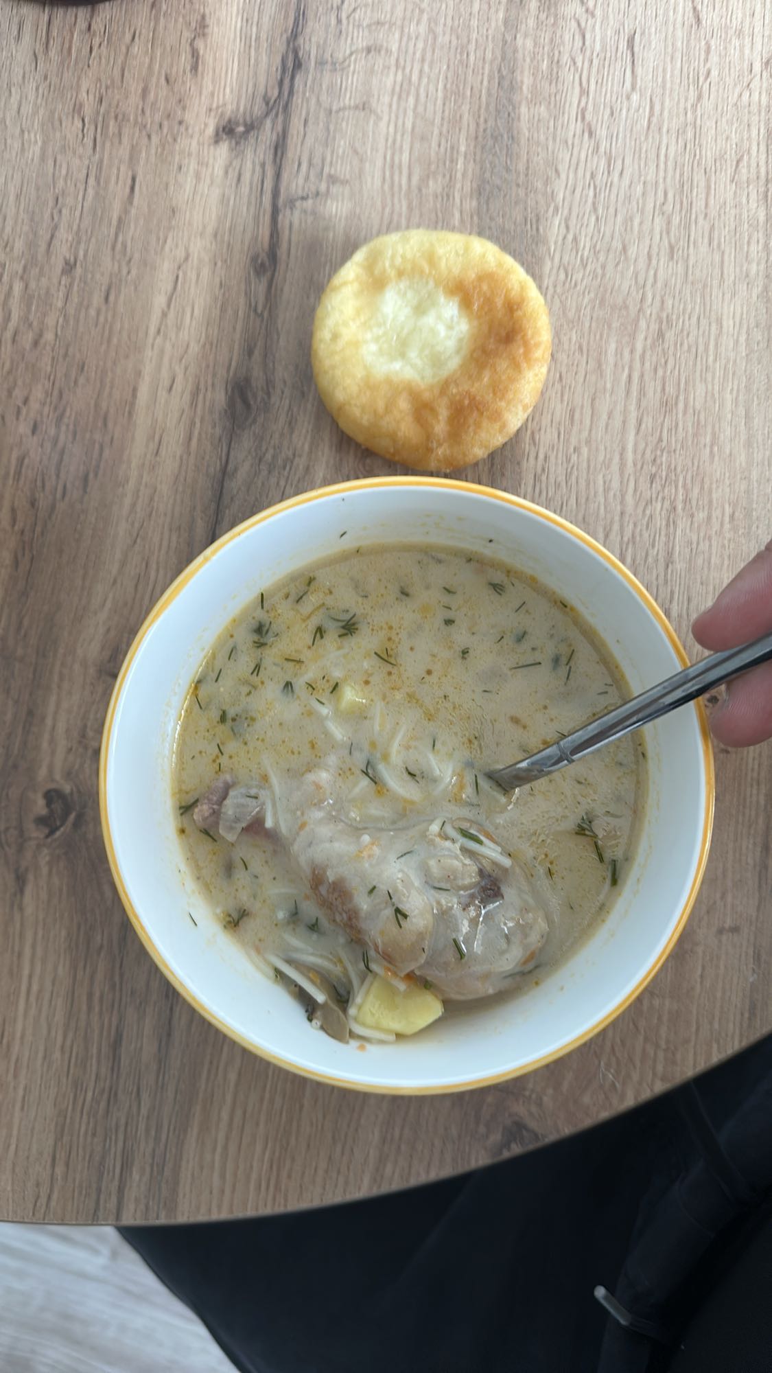 Куриный суп с лепешкой