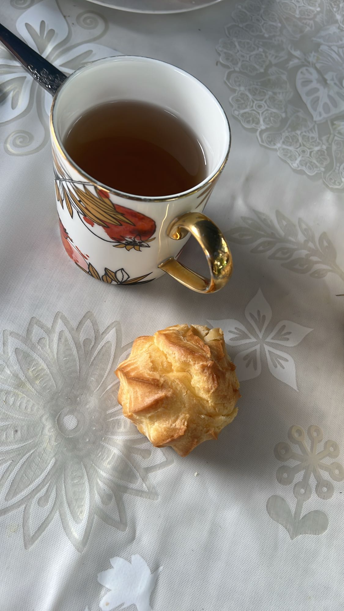 Чай с пирожным