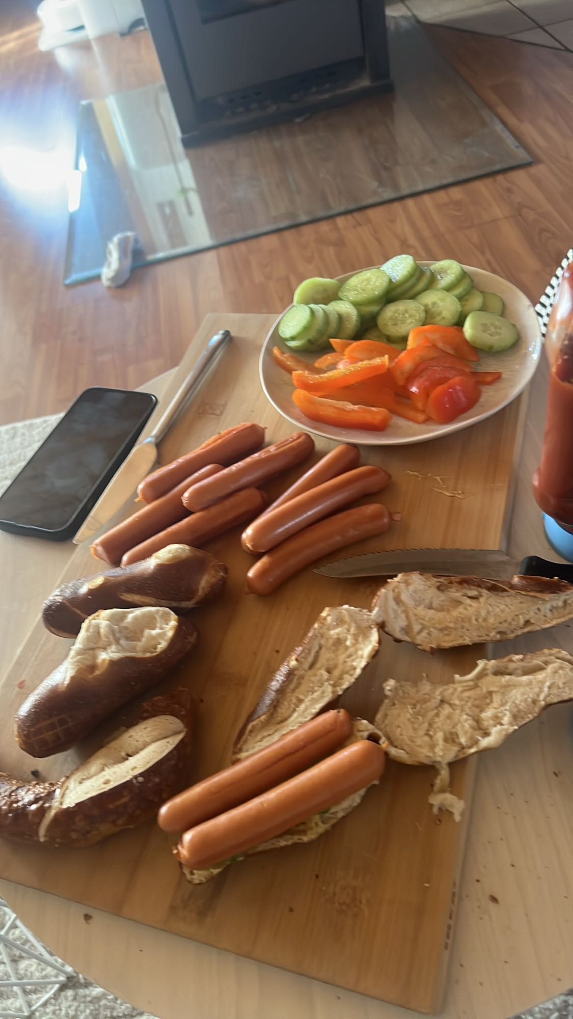 Brezelwürstchen Platte