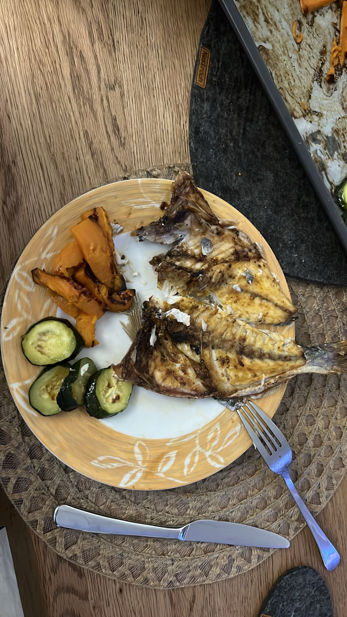 Pesce grigliato e verdure