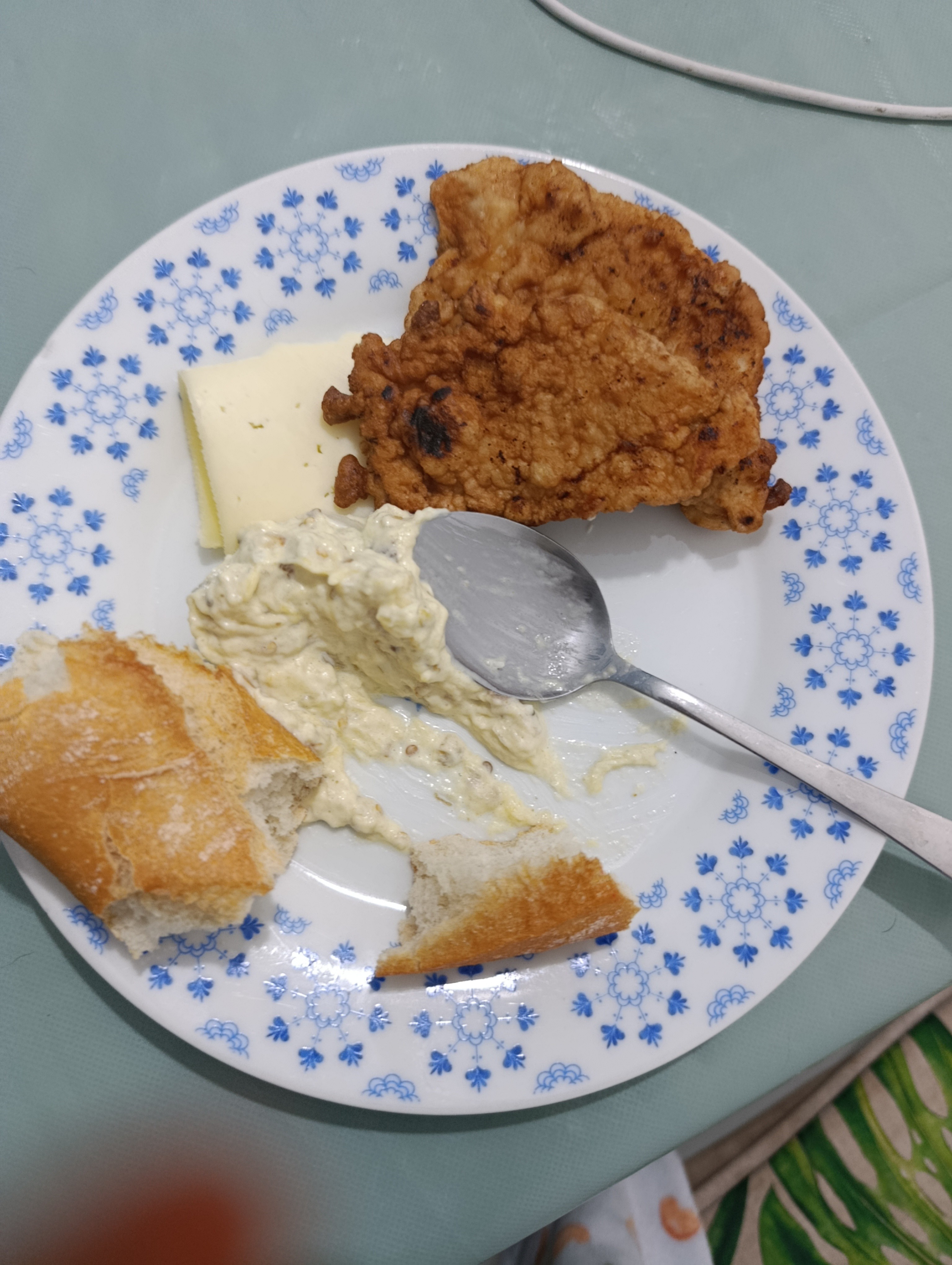 milanesa con pan y queso
