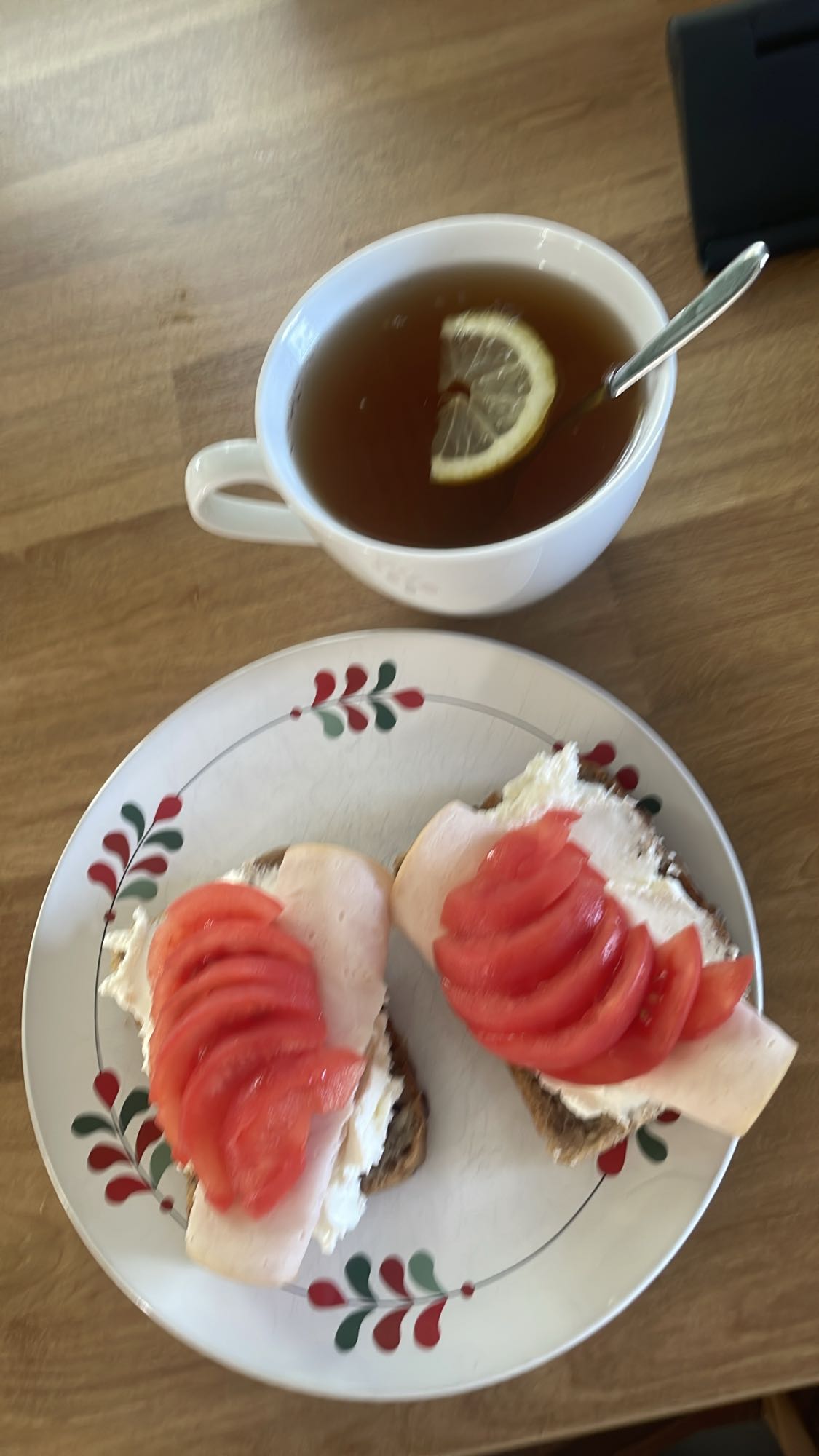 Kanapki z herbatą