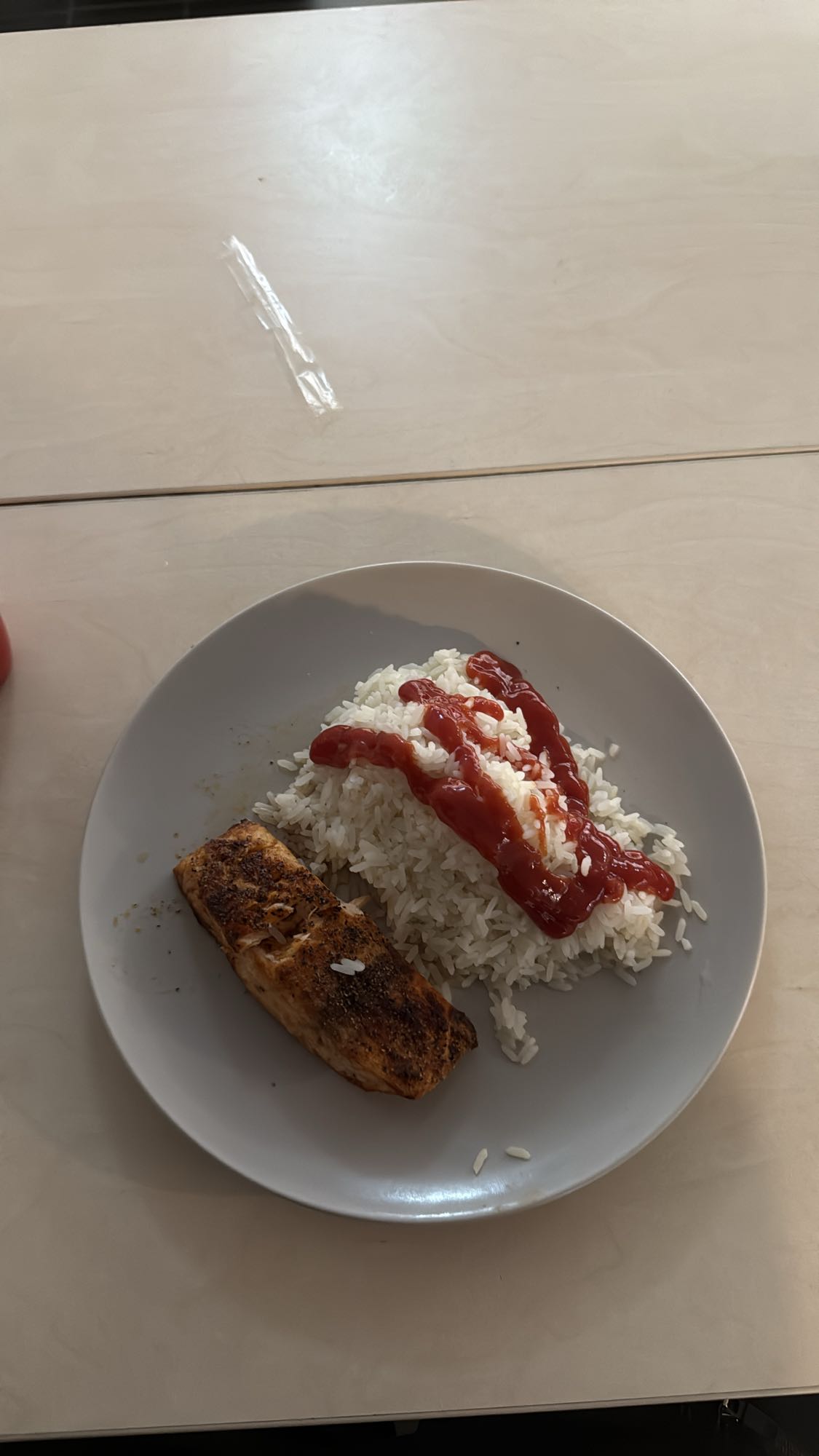 Lax med ris och ketchup